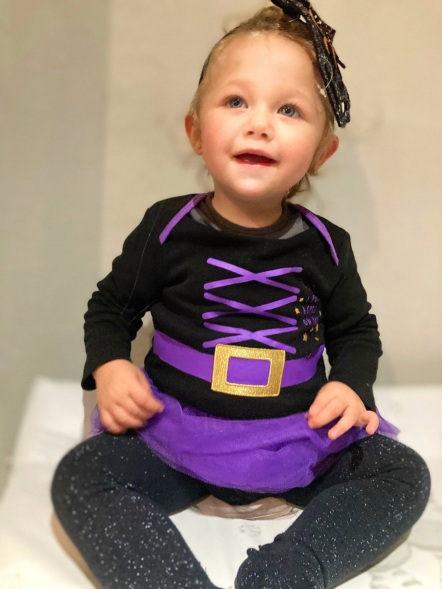 Myla participe au concours pour gagner de l'argent avec cette photo : baby, baby_toddler_clothing, black, cheek, child, dress, electric_blue, face, fashion_accessory, happy, magenta, neck, person, pink, purple, sitting, sleeve, smile, t_shirt, toddler