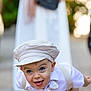 édouard participe au concours pour gagner de l'argent avec cette photo : child, toddler, boy, blue_eyes, hat, cap, white_shirt, bow_tie, suspenders, shorts, smiling, happy, outdoor, portrait, face, cute, playful, person, fashion, daylight