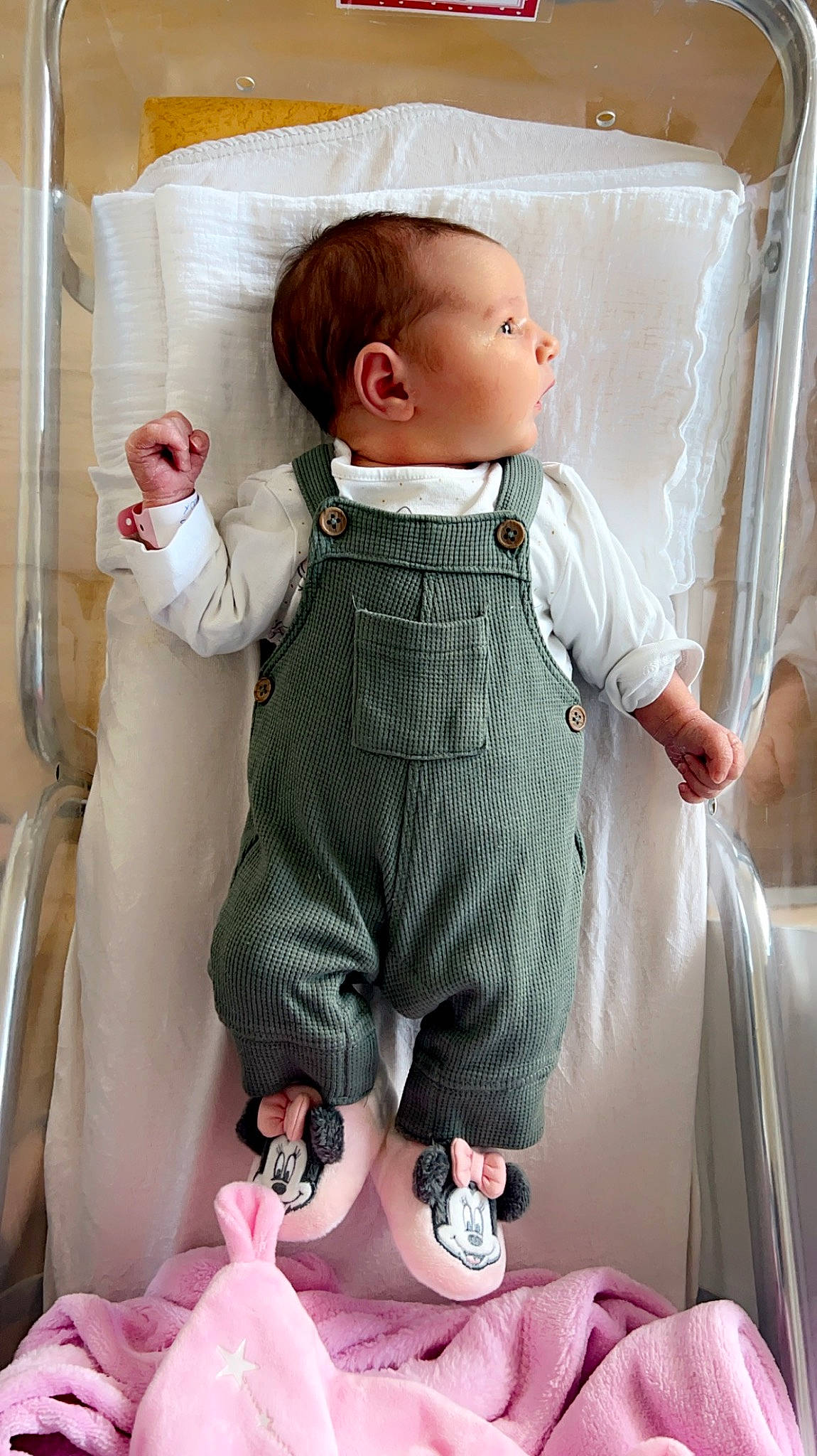 Maëlys a rejoint le concours — aidez-le/la à gagner de superbes lots ! baby, baby_products, baby_safety, baby_sleeping, baby_toddler_clothing, beauty, child, comfort, doll, joint, linens, pattern, person, pink, product, sitting, skin, sleeve, textile, toddler