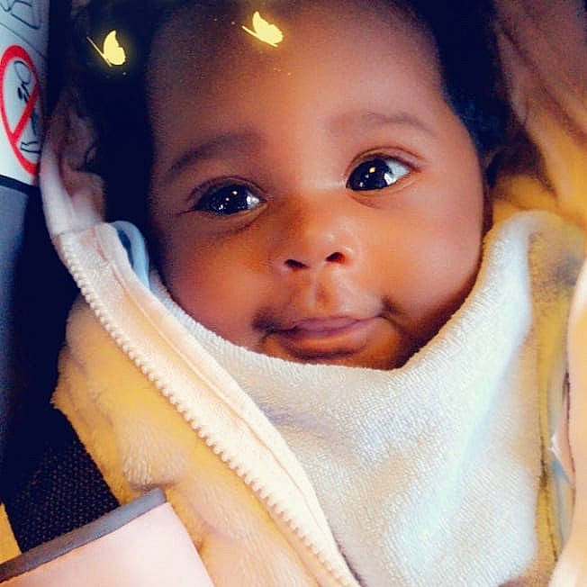 Kwinsy participe au concours pour gagner de l'argent avec cette photo : black_hair, cheek, child, eye, eyebrow, face, forehead, girl, head, human, infant, lip, nose, person, skin, smile, toddler