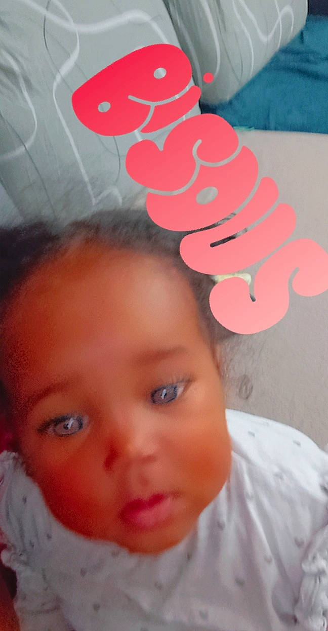 Aïllynn participe au concours pour gagner de l'argent avec cette photo : beauty, cheek, chin, ear, eye, eyebrow, eyelash, finger, forehead, gesture, happy, iris, lip, mouth, nose, organ, person, pink, skin, toddler