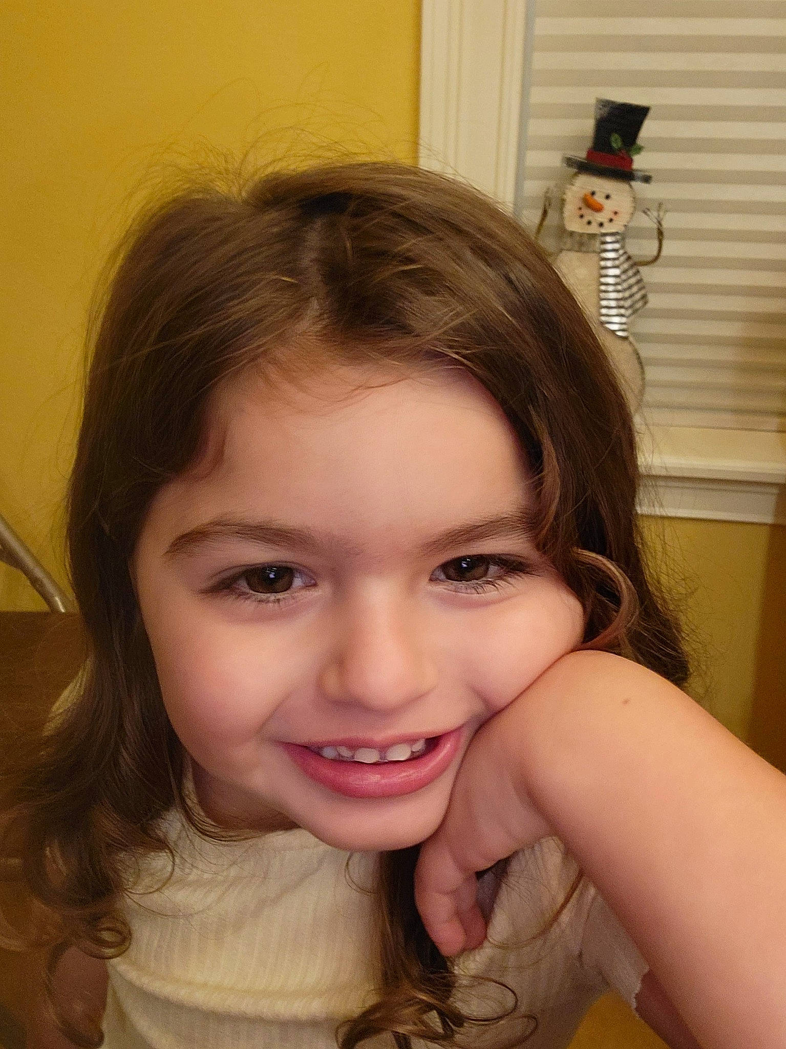 Amelia is registered to the contest to win money with this photo: arm, cheek, chin, ear, eye, eyebrow, eyelash, face, forehead, gesture, hair, iris, jaw, joy, lip, mammal, mouth, nose, person, skin