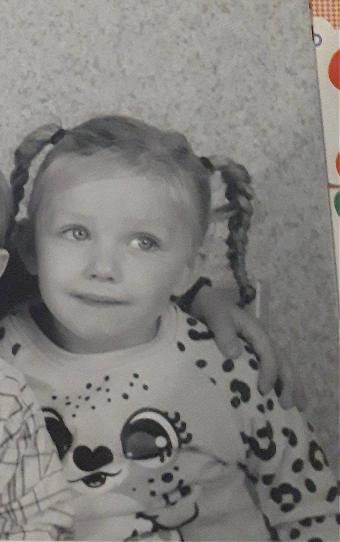 Coraline participe au concours pour gagner de l'argent avec cette photo : art, baby, black_and_white, cheek, child, forehead, person, photograph, photography, portrait, toddler