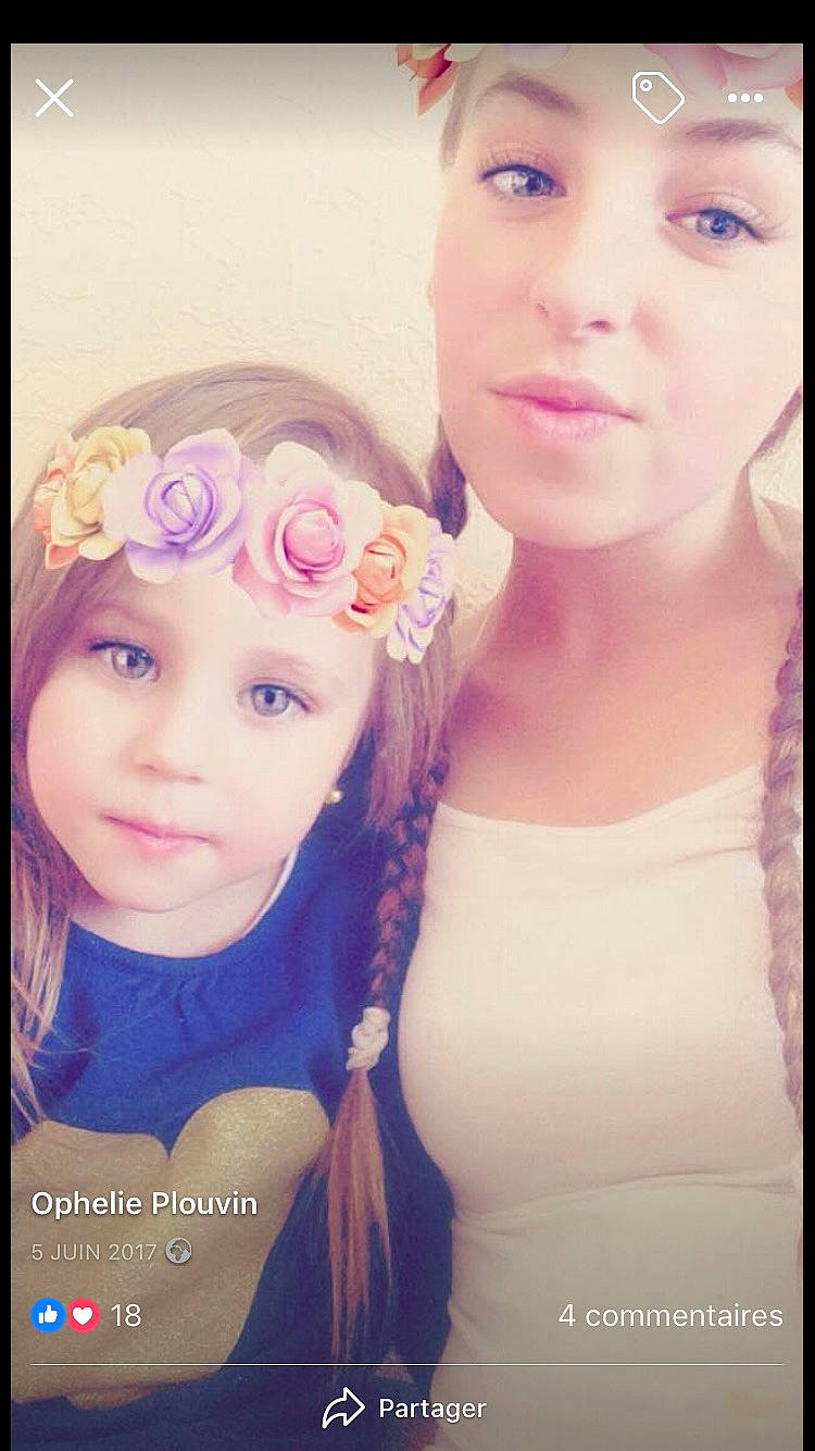 Lilou Plouvin a rejoint le concours — aidez-le/la à gagner de superbes lots ! beauty, cheek, child, eye, eyebrow, face, forehead, fun, happy, head, lip, mother, nose, person, photography, pink, selfie, skin, smile, snapshot