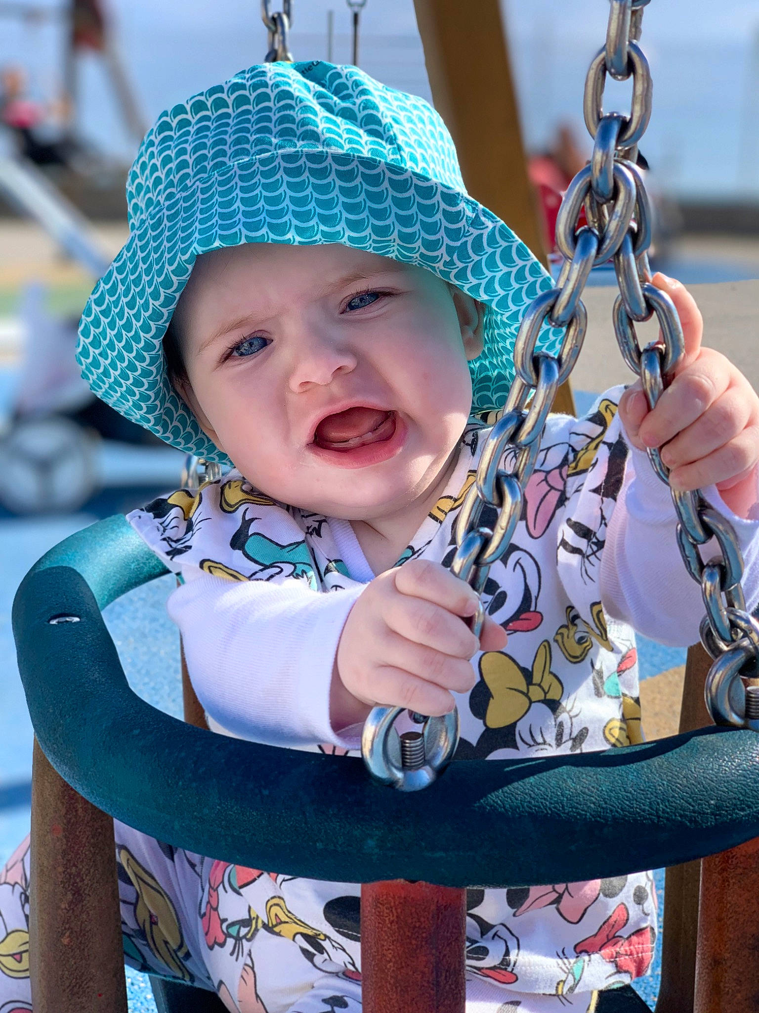 Rubyrose a rejoint le concours — aidez-le/la à gagner de superbes lots ! baby, baby_toddler_clothing, blue, cap, child, city, cool, electric_blue, facial_expression, fun, green, happy, headwear, leisure, person, photograph, recreation, smile, summer, swing