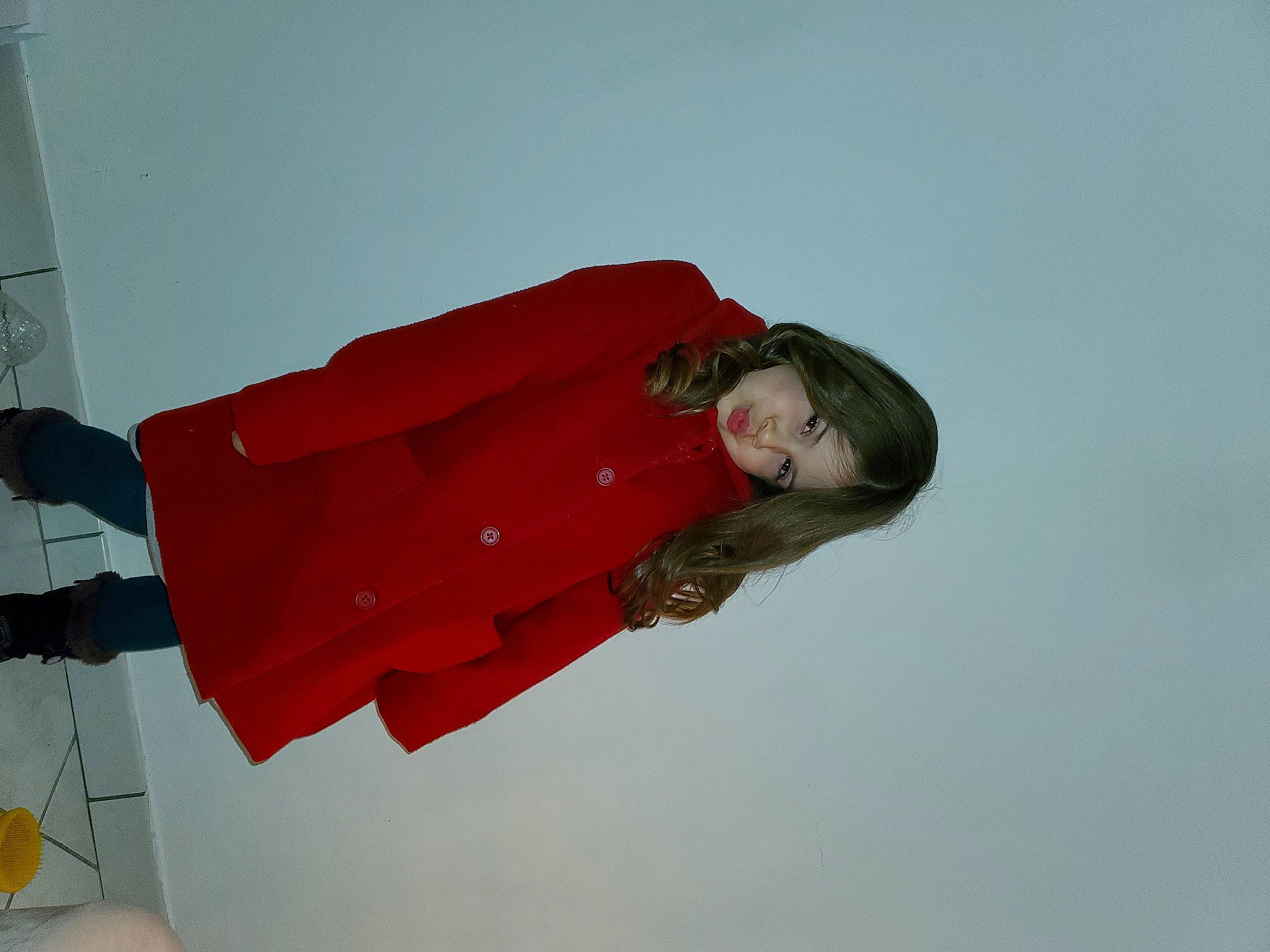 Mila a rejoint le concours — aidez-le/la à gagner de superbes lots ! carmine, comfort, coquelicot, elbow, fashion_design, fun, glove, human_leg, person, sleeve, slope, smile, thigh, wrist