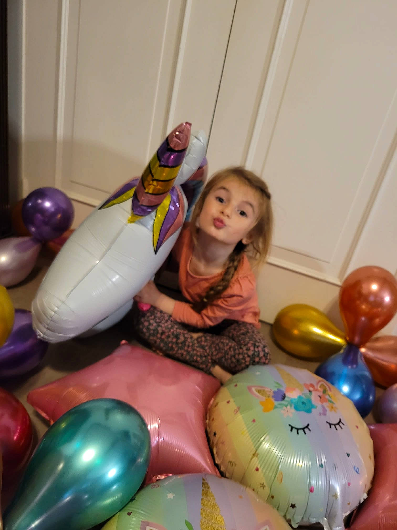 Alix a rejoint le concours — aidez-le/la à gagner de superbes lots ! ball, balloon, child, easter, event, fun, games, happy, idiophone, leisure, party, party_supply, person, plastic, play, purple, recreation, room, snapshot, toddler