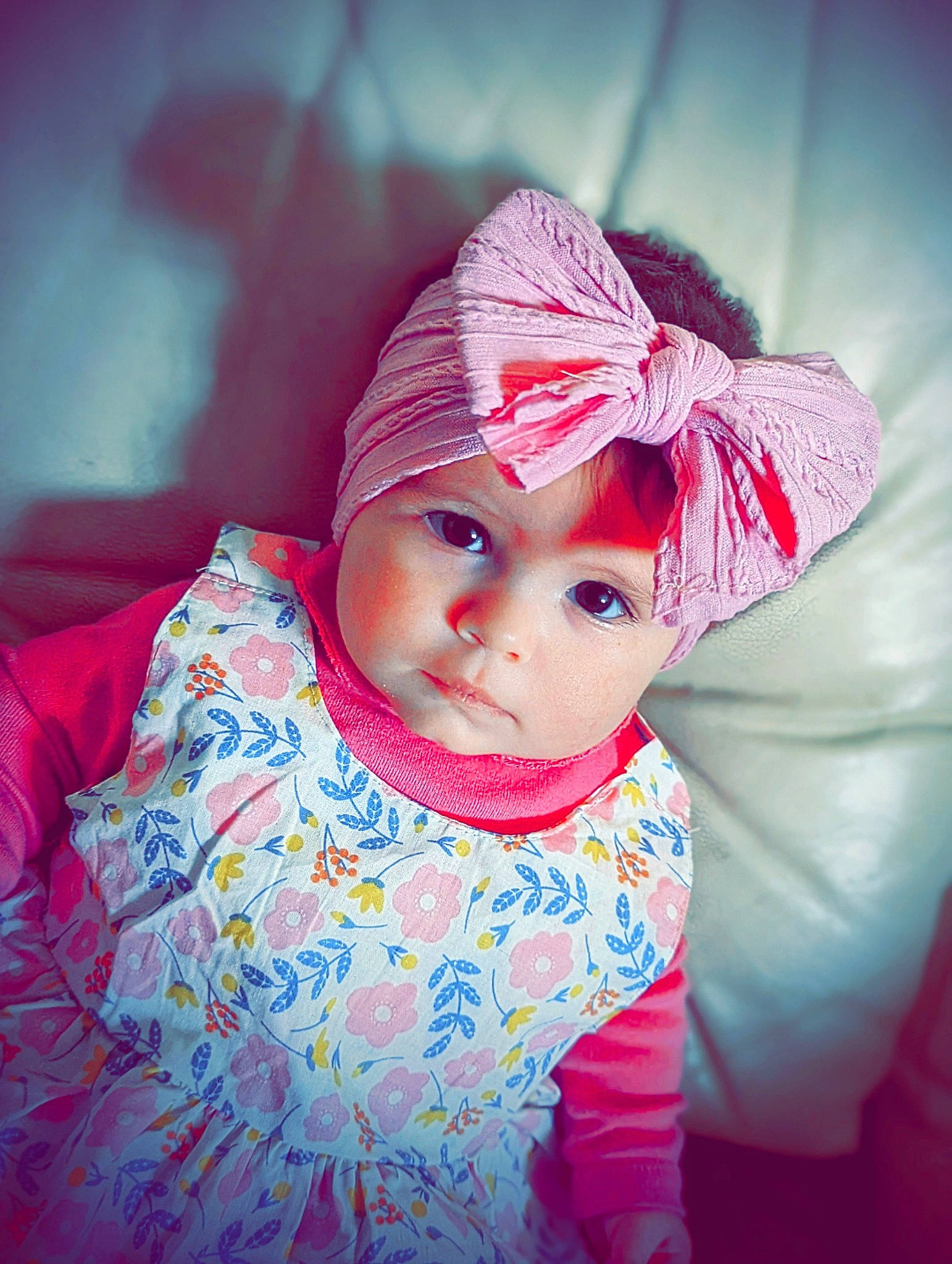 Mïa a rejoint le concours — aidez-le/la à gagner de superbes lots ! baby, baby_toddler_clothing, cap, child, electric_blue, fashion_accessory, flash_photography, fun, grass, happy, headgear, headwear, knit_cap, lip, magenta, pattern, person, pink, portrait_photography, purple