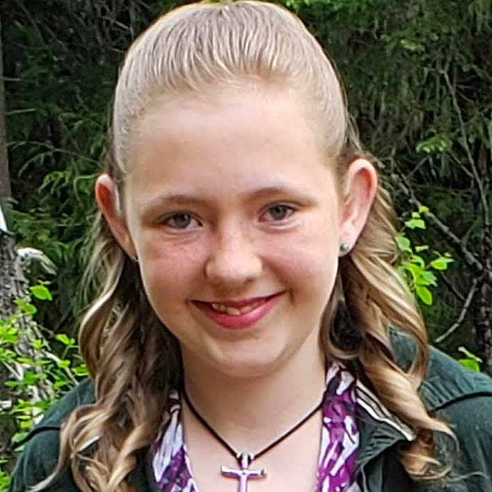 Kaitlynn is registered to the contest to win money with this photo: blond, brown_hair, ear, eyebrow, face, forehead, girl, hair, hair_coloring, hairstyle, head, human_hair_color, iris, joy, long_hair, person, smile