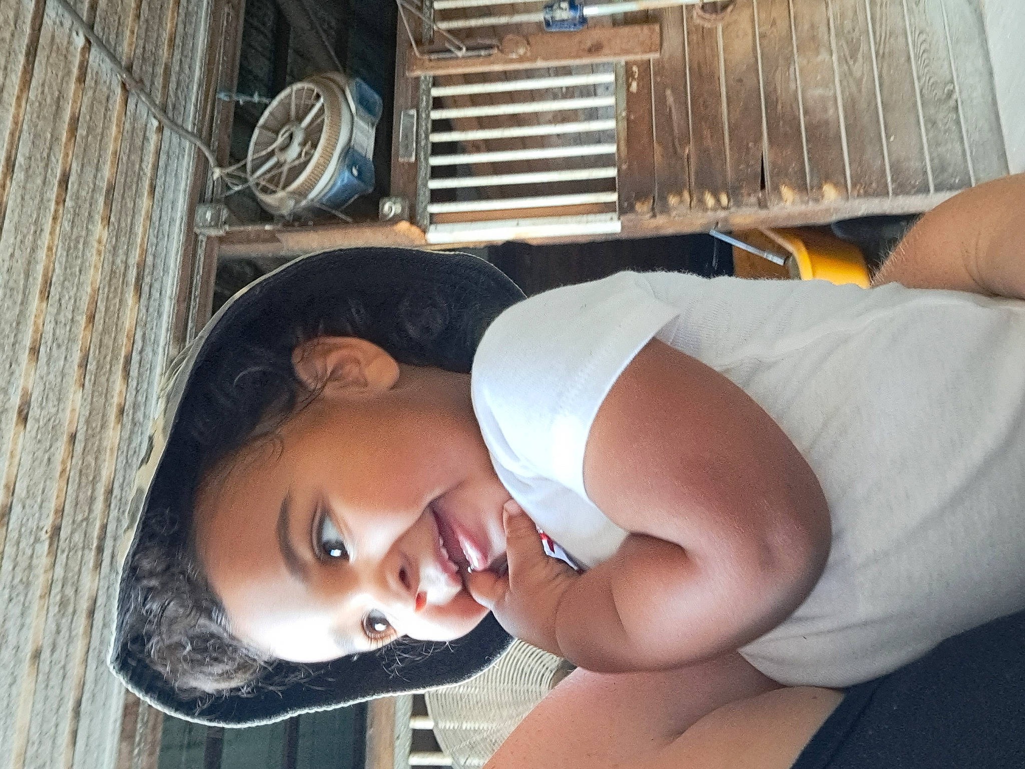 Laiyana is registered to the contest to win money with this photo: abdomen, chest, child, dress, elbow, eyelash, eyewear, flesh, fun, happy, human_leg, leisure, person, smile, sunglasses, t_shirt, thigh, tree, trunk, vacation