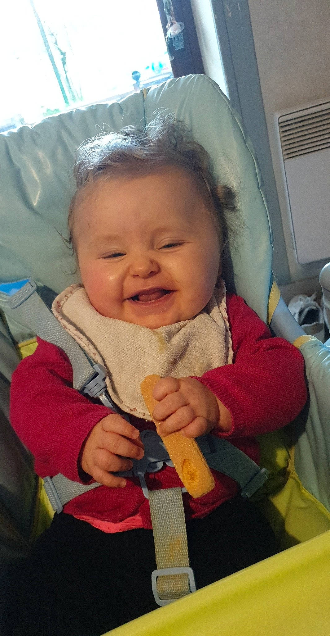 Lindsay a rejoint le concours — aidez-le/la à gagner de superbes lots ! baby, baby_carriage, baby_toddler_clothing, cheek, child, comfort, eye, finger, fun, happy, head, iris, lap, lip, mouth, nose, person, skin, smile, thumb