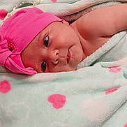 éléanor participe au concours pour gagner de l'argent avec cette photo : accessories, baby, bed, blanket, bodypart, bonnet, cap, clothing, face, finger, furniture, hand, hat, head, jewelry, necklace, newborn, person, photography, portrait