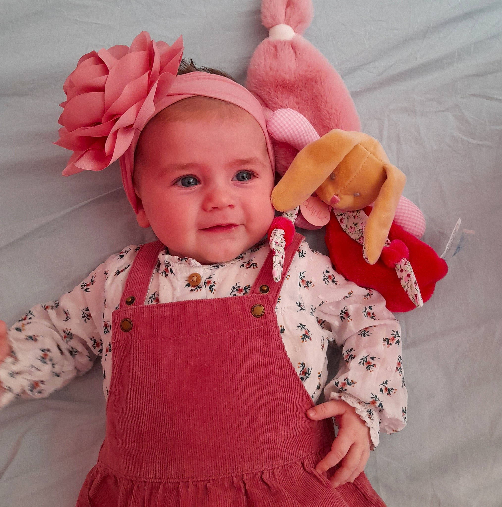 Jade a rejoint le concours — aidez-le/la à gagner de superbes lots ! baby, baby_sleeping, baby_toddler_clothing, cheek, chin, clothing, costume_hat, eye, face, finger, hand, happy, head, headwear, human_body, outerwear, person, pink, skin, sleeve