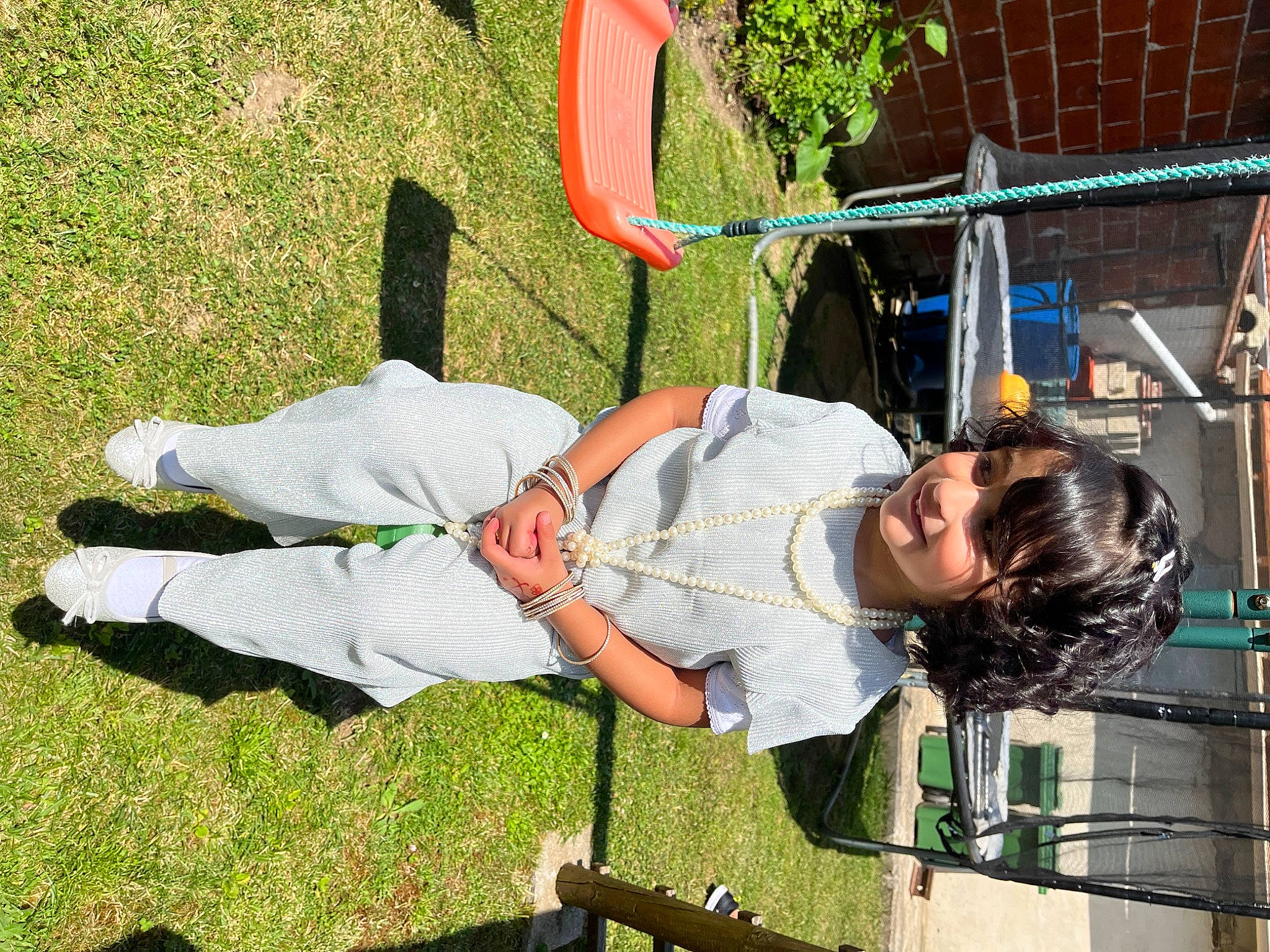 Fatima participe au concours pour gagner de l'argent avec cette photo : child, city, fun, grass, happy, joy, leisure, outdoor_play_equipment, people, people_in_nature, person, plant, play, recreation, smile, t_shirt, toddler, tree, vacation