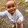 Lila participe au concours pour gagner de l'argent avec cette photo : toddler, child, smiling, outdoor, hoodie, boots, toy, happy, face, person, fall, leaves, nature, standing, cute, playful, ground, clothing, baby, portrait
