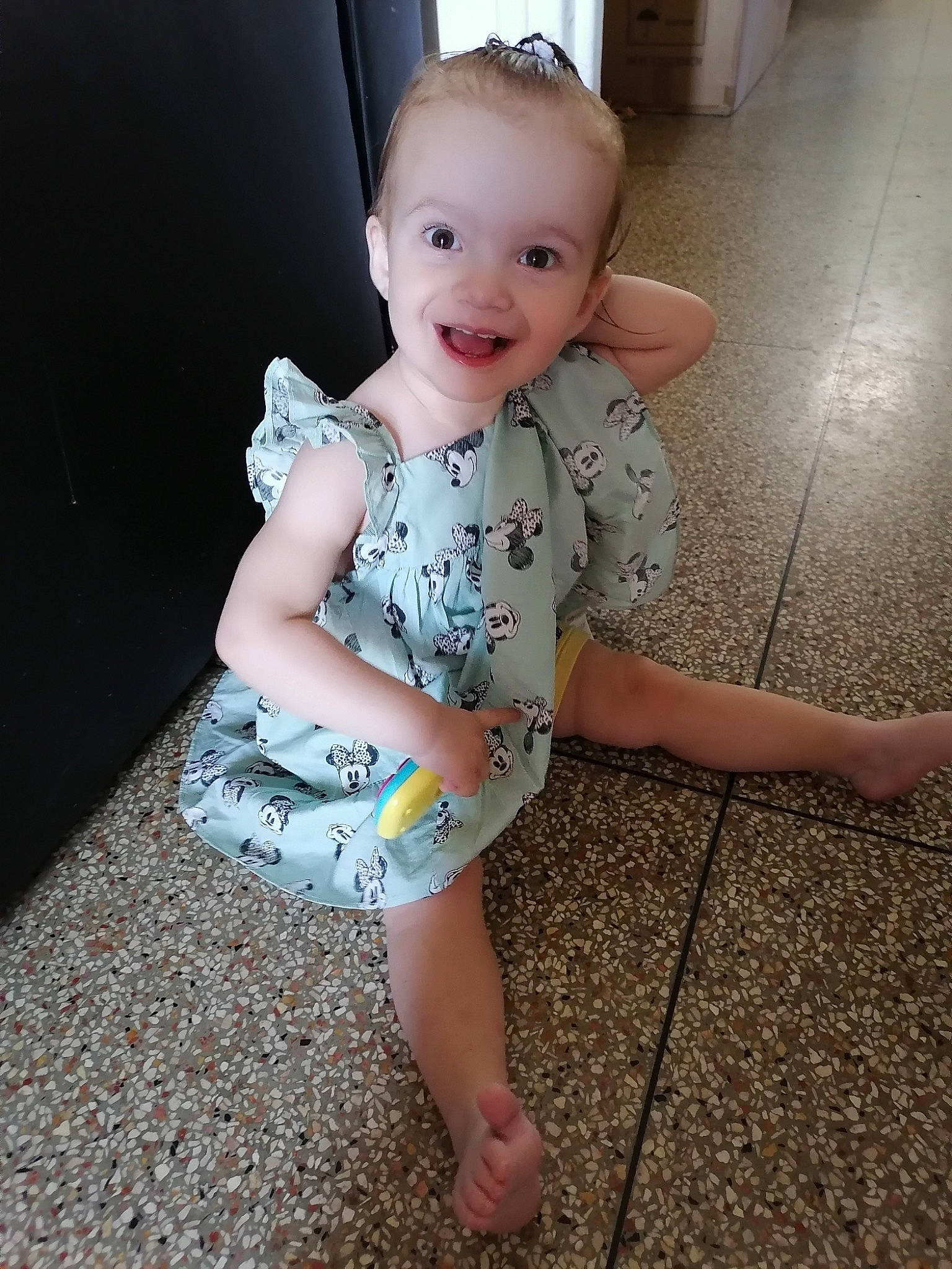 Ivana a rejoint le concours — aidez-le/la à gagner de superbes lots ! baby, baby_toddler_clothing, day_dress, dress, eye, face, flash_photography, floor, flooring, happy, iris, joint, joy, leg, one_piece_garment, person, skin, sleeve, smile, standing