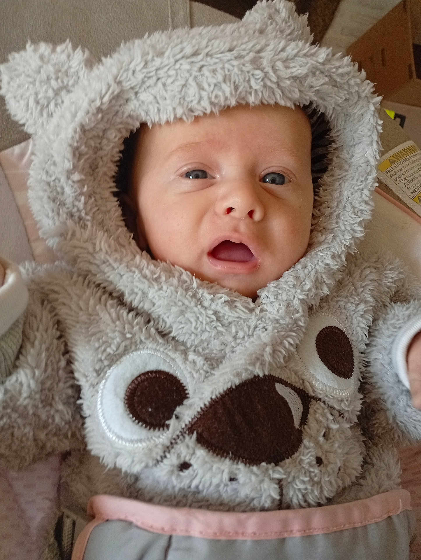 Gabriel participe au concours pour gagner de l'argent avec cette photo : baby, child, fuzzy_clothing, hooded_outfit, bear_design, cute, infant, face, expression, blue_eyes, soft_texture, warm, indoors, seat, apparel, young_child, portrait, closeup, adorable, cozy