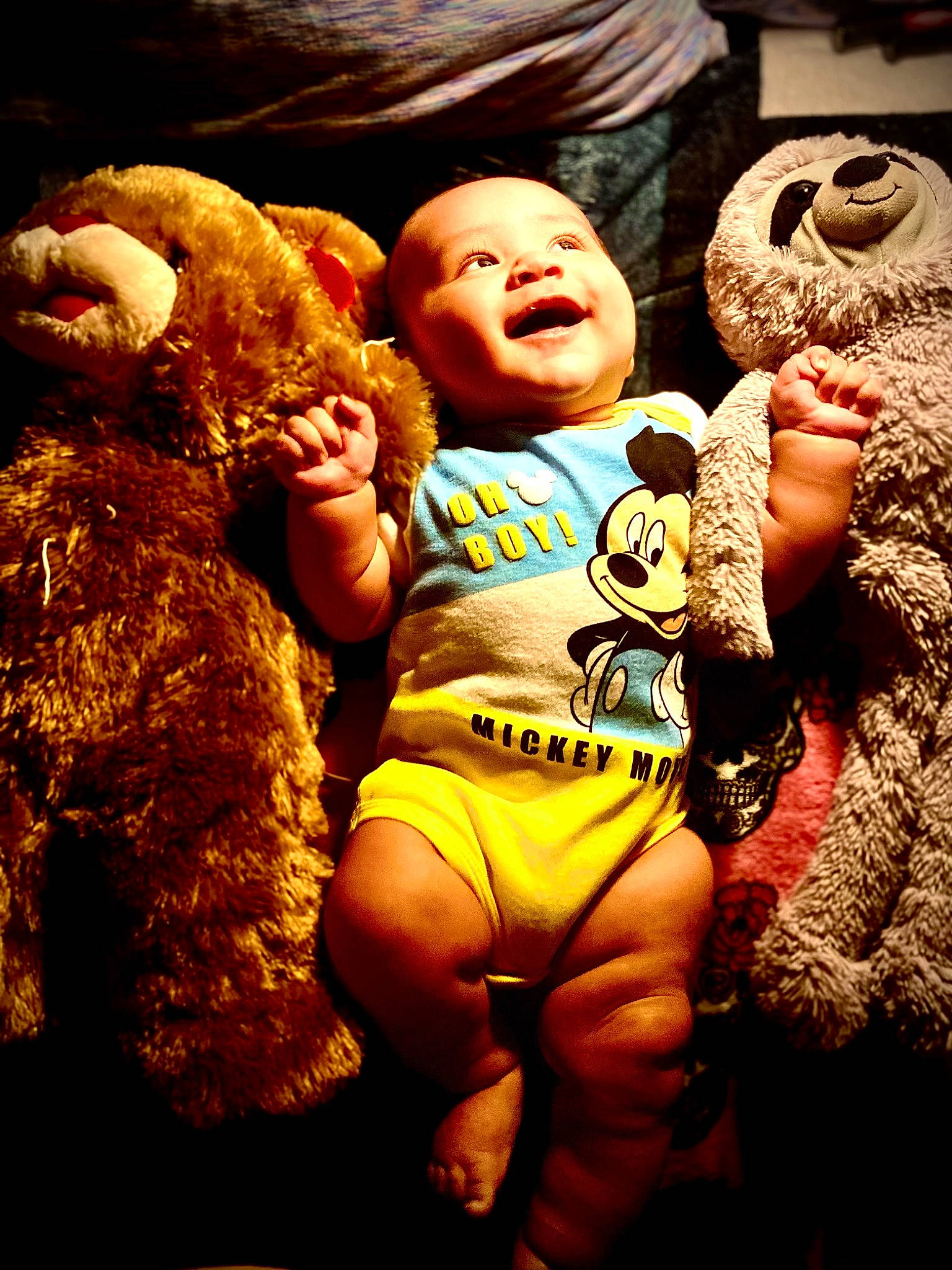 Orlando is registered to the contest to win money with this photo: child, entertainment, facial_expression, finger, flesh, fun, fur, gesture, happy, human_body, human_leg, person, plush, puppet, smile, stuffed_toy, teddy_bear, thigh, thumb, toy