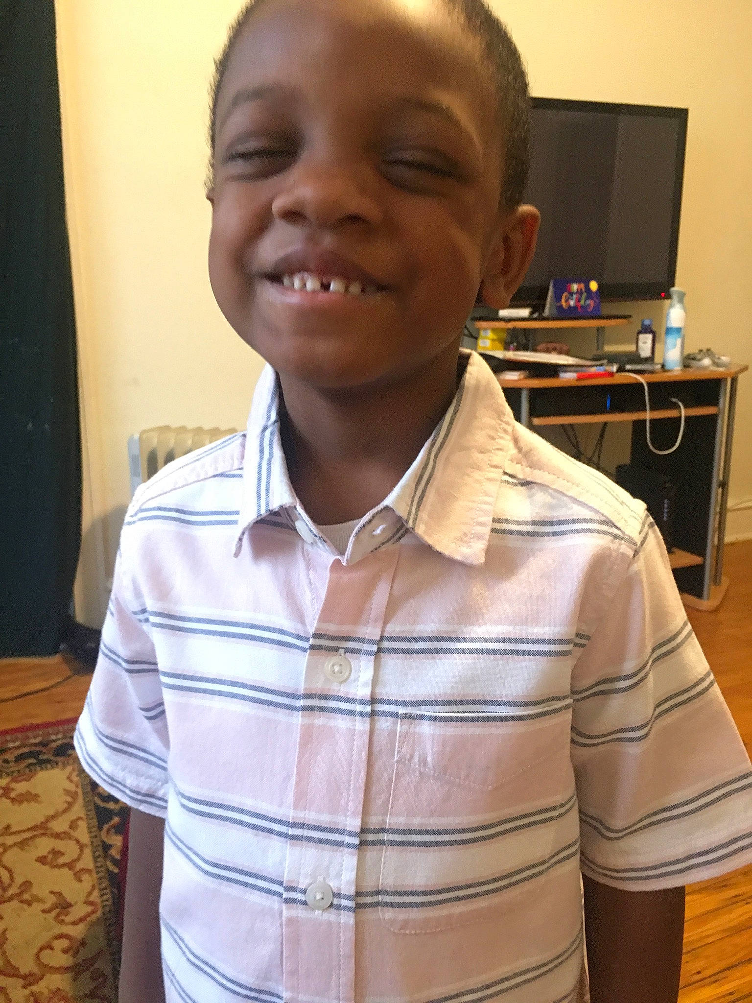 Torin is registered to the contest to win money with this photo: joy, neck, person, shirt, shoulder, sleeve, smile, t_shirt