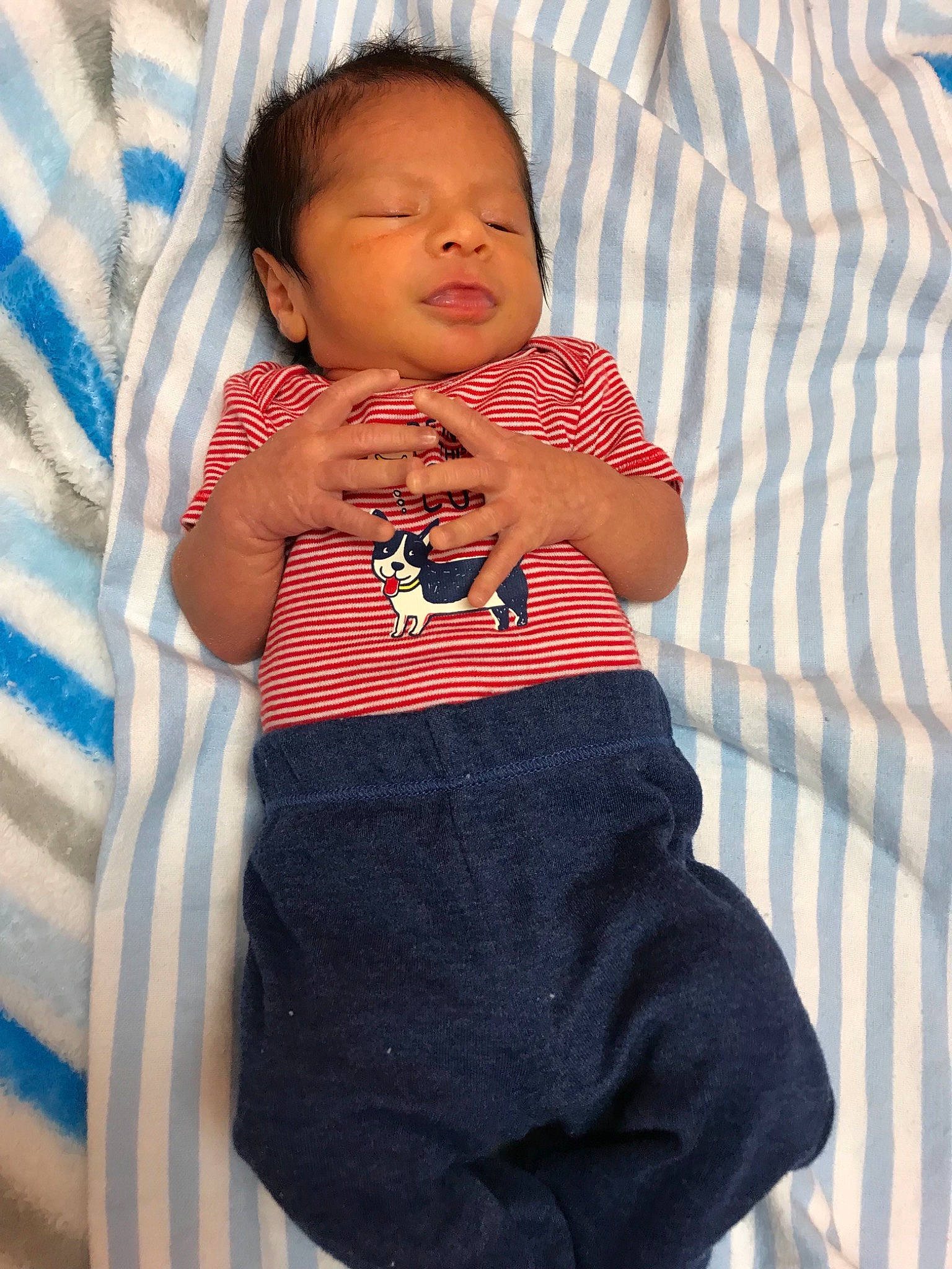 Lorenzo is registered to the contest to win money with this photo: baby, child, finger, human, nose, person, sitting, skin, smile, toddler