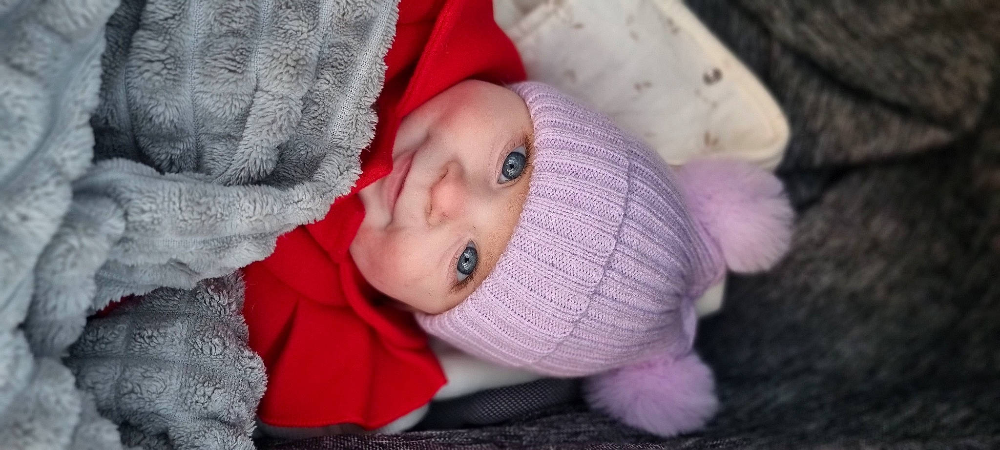 Maïa a rejoint le concours — aidez-le/la à gagner de superbes lots ! baby, baby_toddler_clothing, cheek, child, chin, comfort, eye, face, facial_expression, hand, headwear, iris, knit_cap, lip, nose, person, pink, purple, skin, sleeve