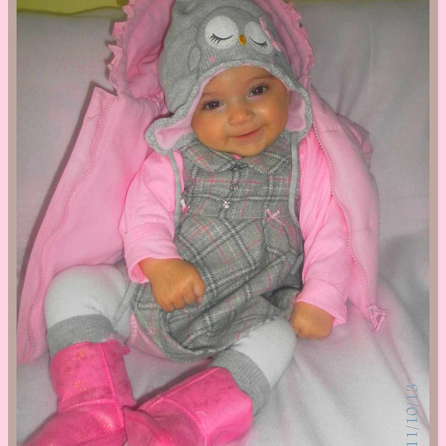 Emelie is registered to the contest to win money with this photo: