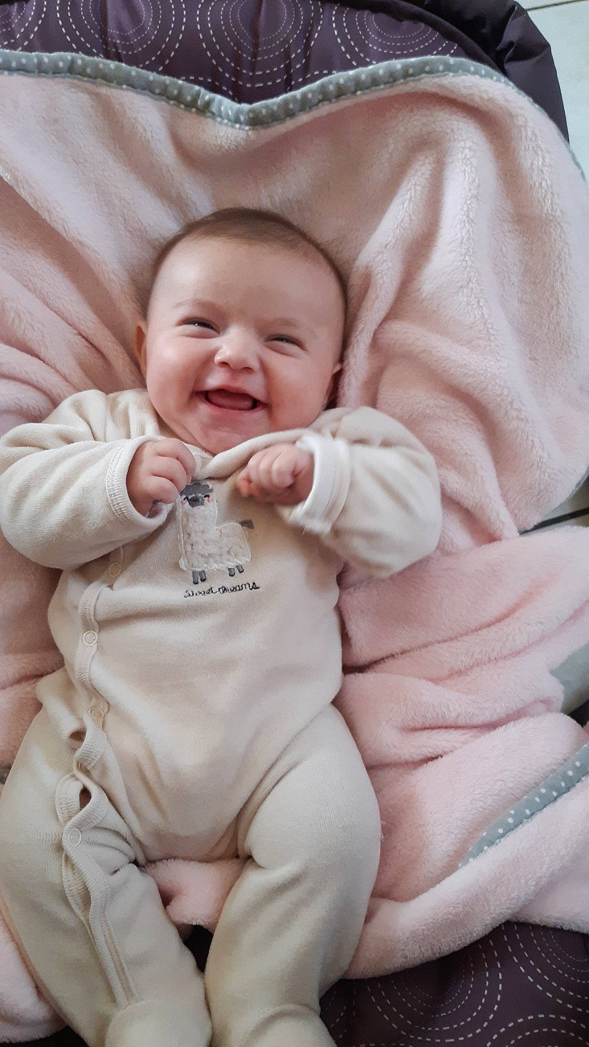 Mélyne participe au concours pour gagner de l'argent avec cette photo : baby, cheek, child, person, skin, toddler