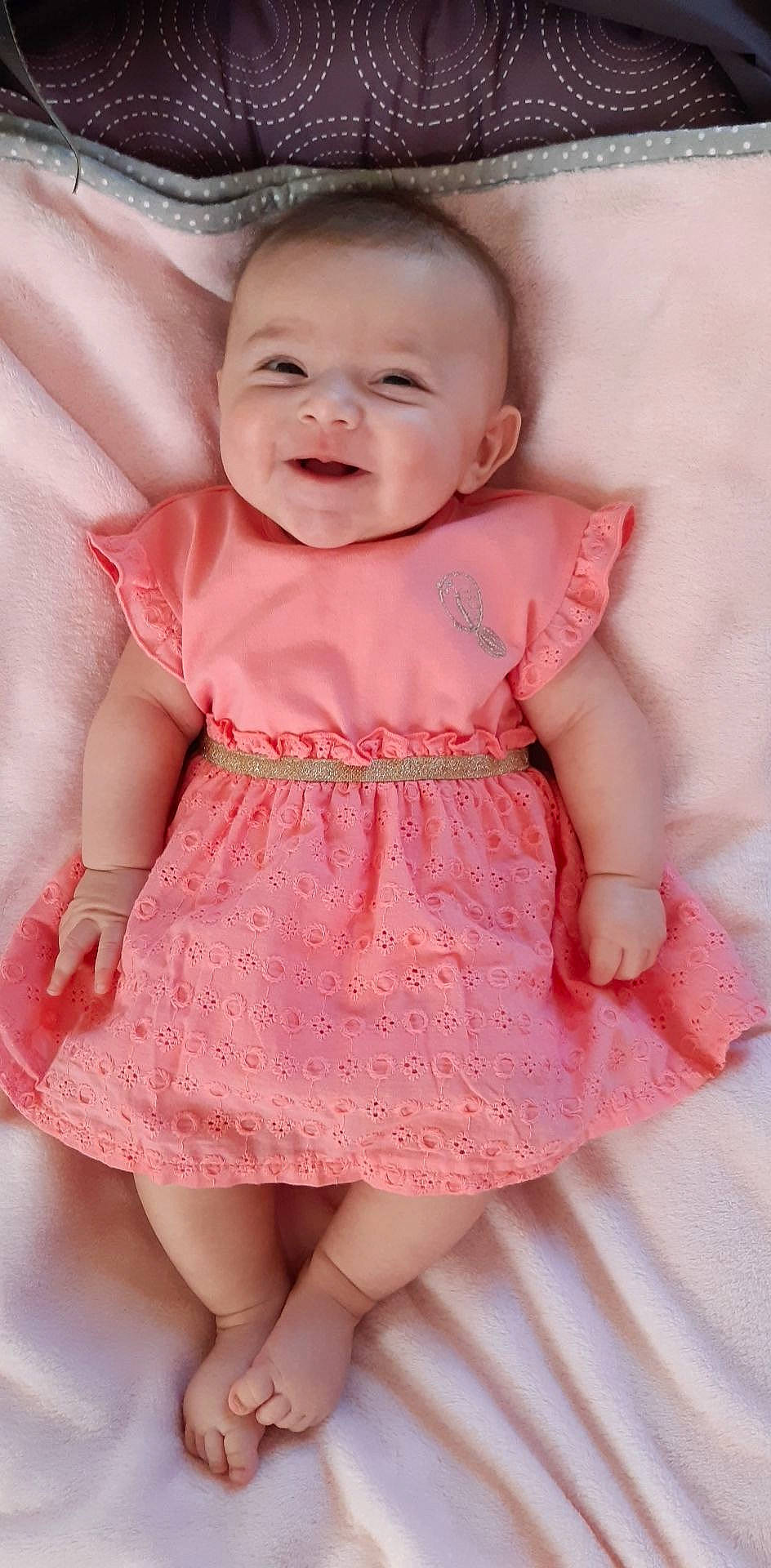 Mélyne a rejoint le concours — aidez-le/la à gagner de superbes lots ! baby, baby_products, baby_toddler_clothing, cheek, child, child_model, pattern, peach, person, pink, product, skin, textile, toddler