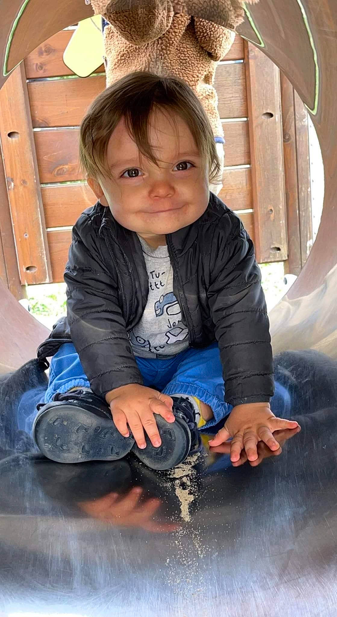 Loevan participe au concours pour gagner de l'argent avec cette photo : baby_toddler_clothing, cabinetry, chest_of_drawers, child, cool, denim, drawer, electric_blue, finger, flash_photography, fun, hairstyle, happy, outerwear, person, skin, sleeve, smile, standing, toddler