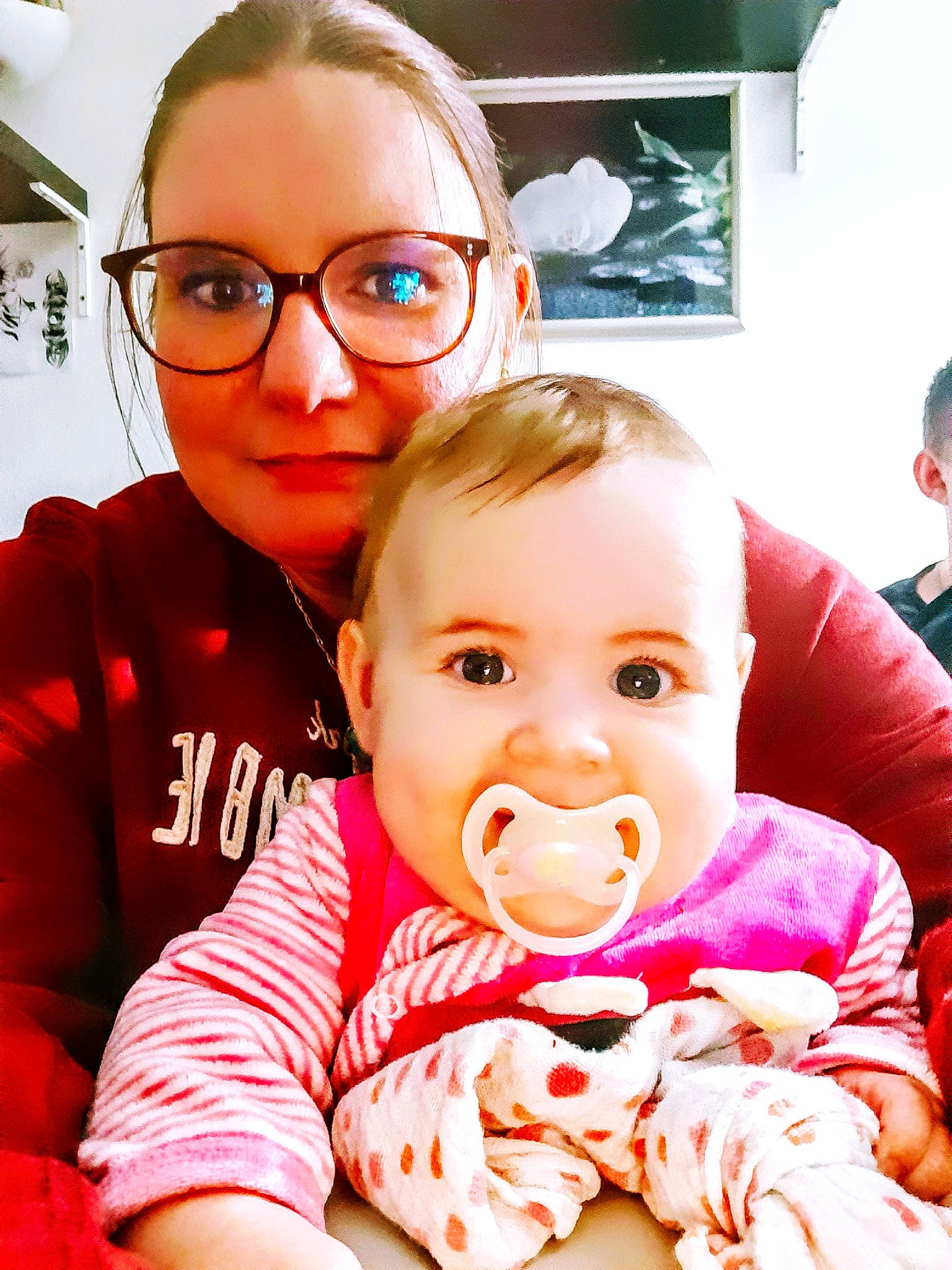 Angèle a rejoint le concours — aidez-le/la à gagner de superbes lots ! baby, cheek, child, daughter, glasses, happy, joy, mother, people, person, smile, toddler