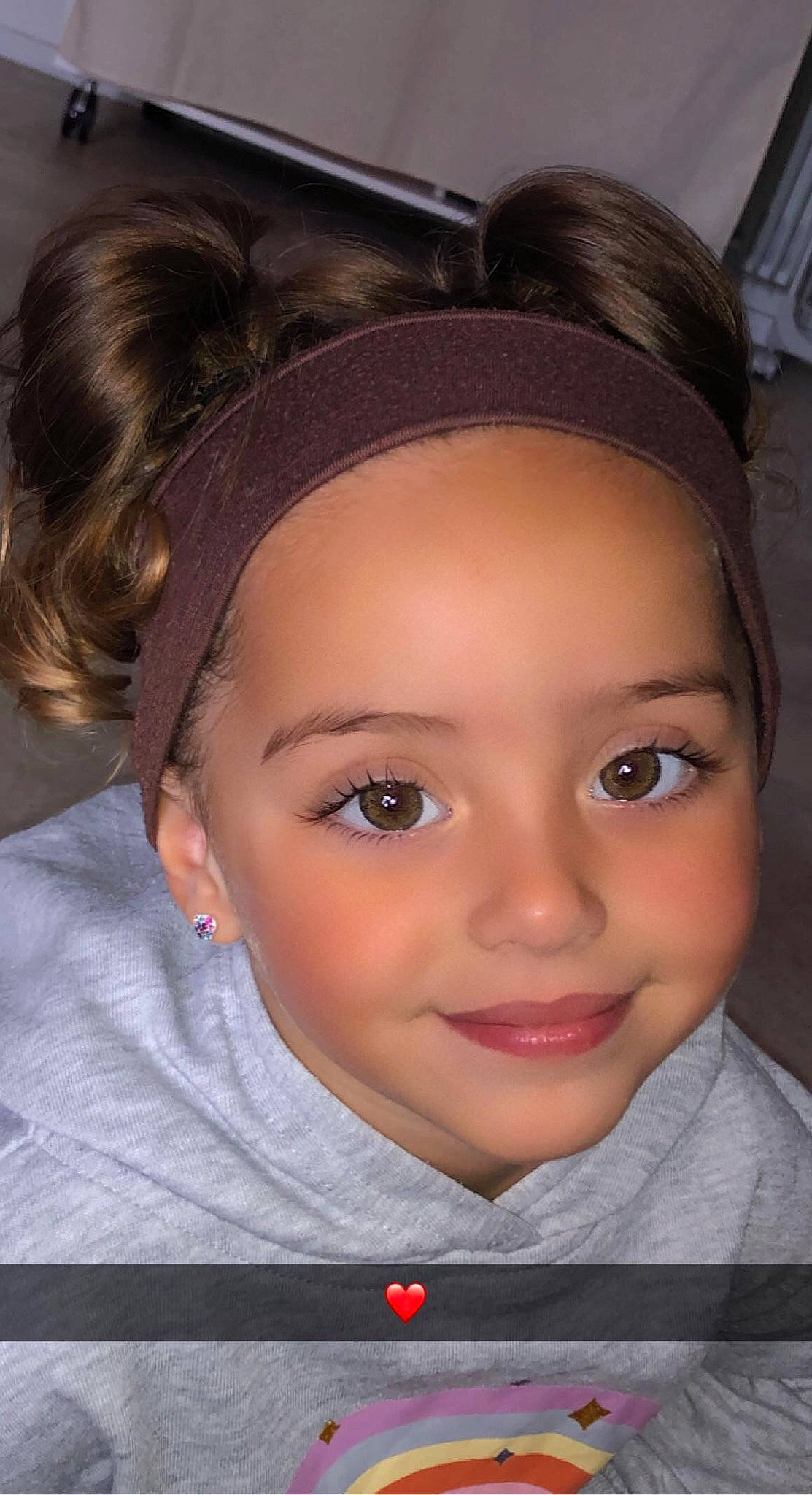 Laynna participe au concours pour gagner de l'argent avec cette photo : audio_equipment, black_hair, blond, cheek, close_up, doll, ear, eyebrow, eyelash, flash_photography, forehead, hairstyle, happy, iris, joy, lip, nose, organ, person, skin