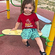 Soann participe au concours pour gagner de l'argent avec cette photo : black_sandals, child, cute, dinosaur_prints, green_shorts, happy, outdoor, park, person, play_equipment, playground, recreation, red_tshirt, sand, skateboard, smiling, summer_clothing, toddler, trees, yellow
