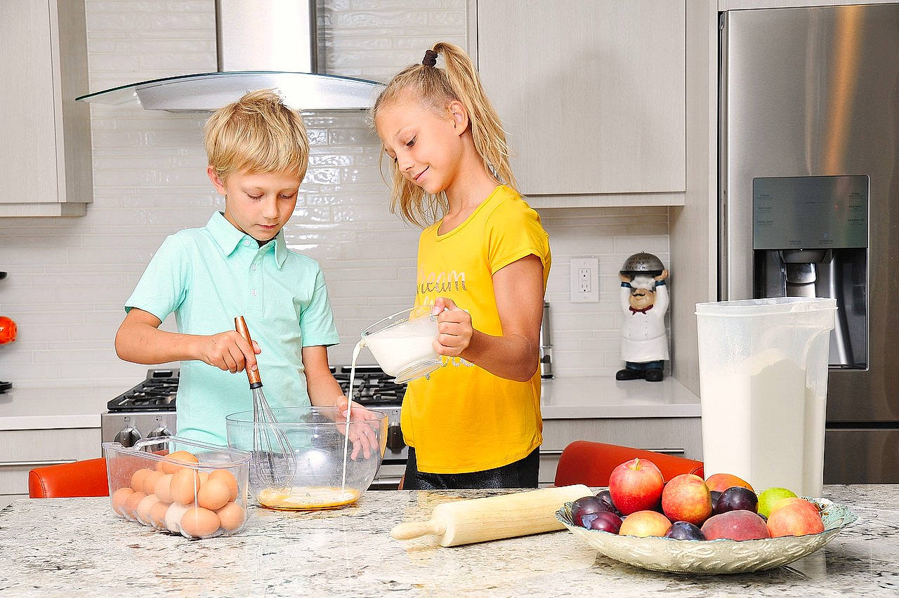 Milana joined the competition — help win amazing prizes! bowl, child, citrus, cook, cooking, countertop, fruit, grapefruit, home_appliance, joy, kitchen, kitchen_appliance, major_appliance, mandarin_orange, mixing_bowl, person, produce, room, tableware, tangelo