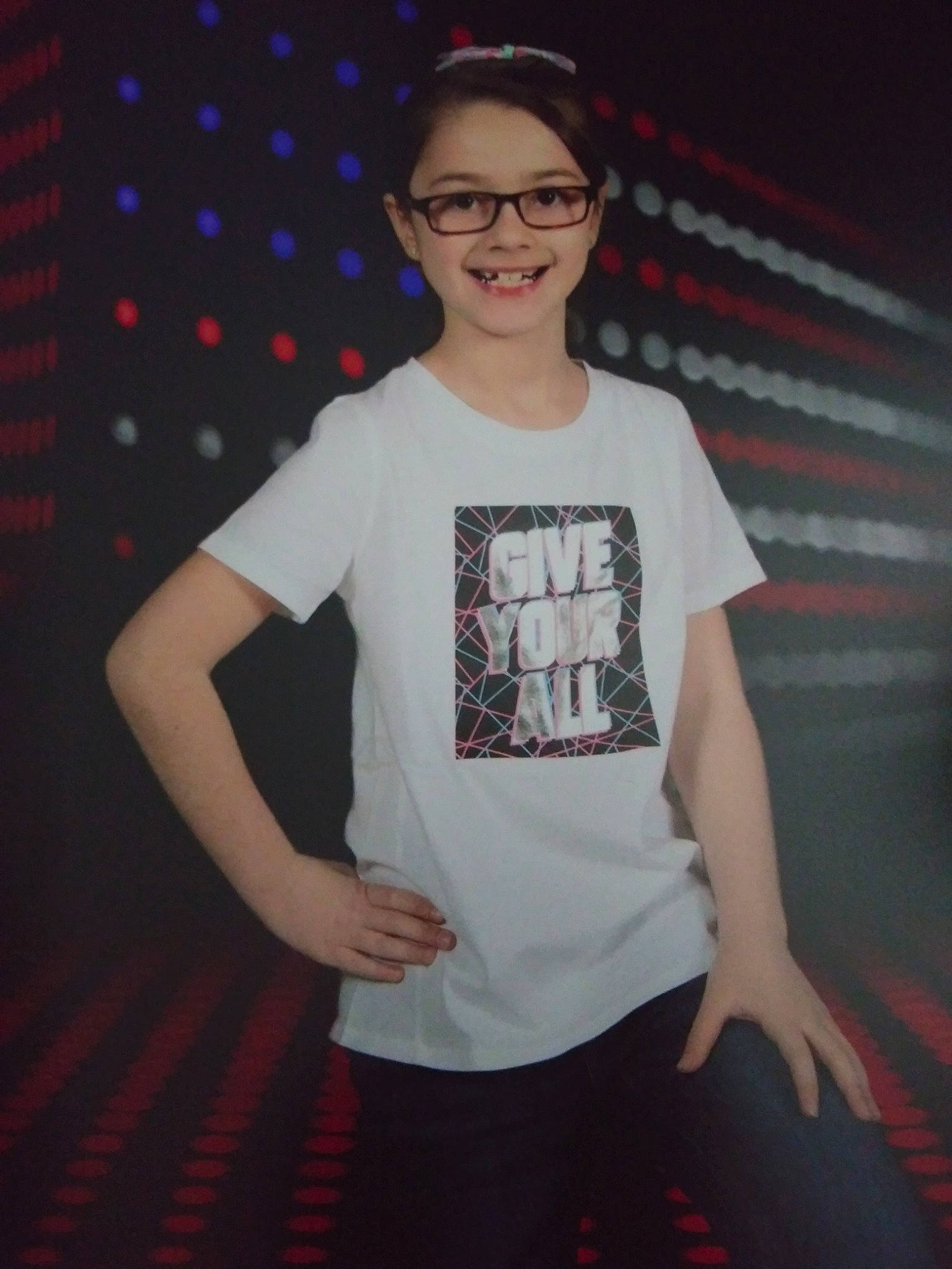 Elaine is registered to the contest to win money with this photo: clothing, cool, design, flesh, fun, joy, pattern, person, shirt, sleeve, smile, t_shirt, tartan, textile, top, white