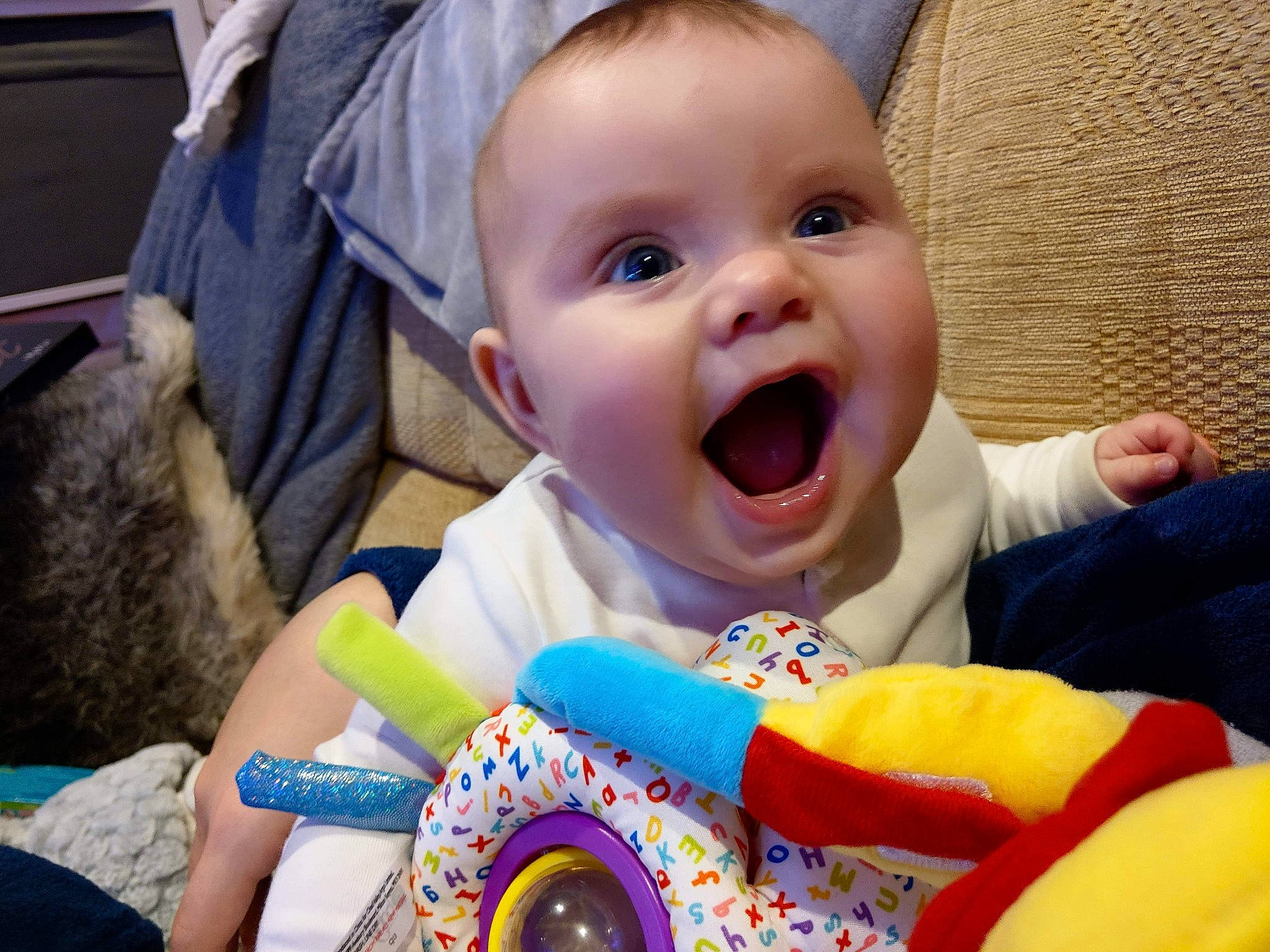 Elora is registered to the contest to win money with this photo: baby, baby_toddler_clothing, cheek, child, comfort, facial_expression, finger, fun, happy, iris, mammal, mouth, nose, person, sharing, skin, smile, snapshot, summer, toddler