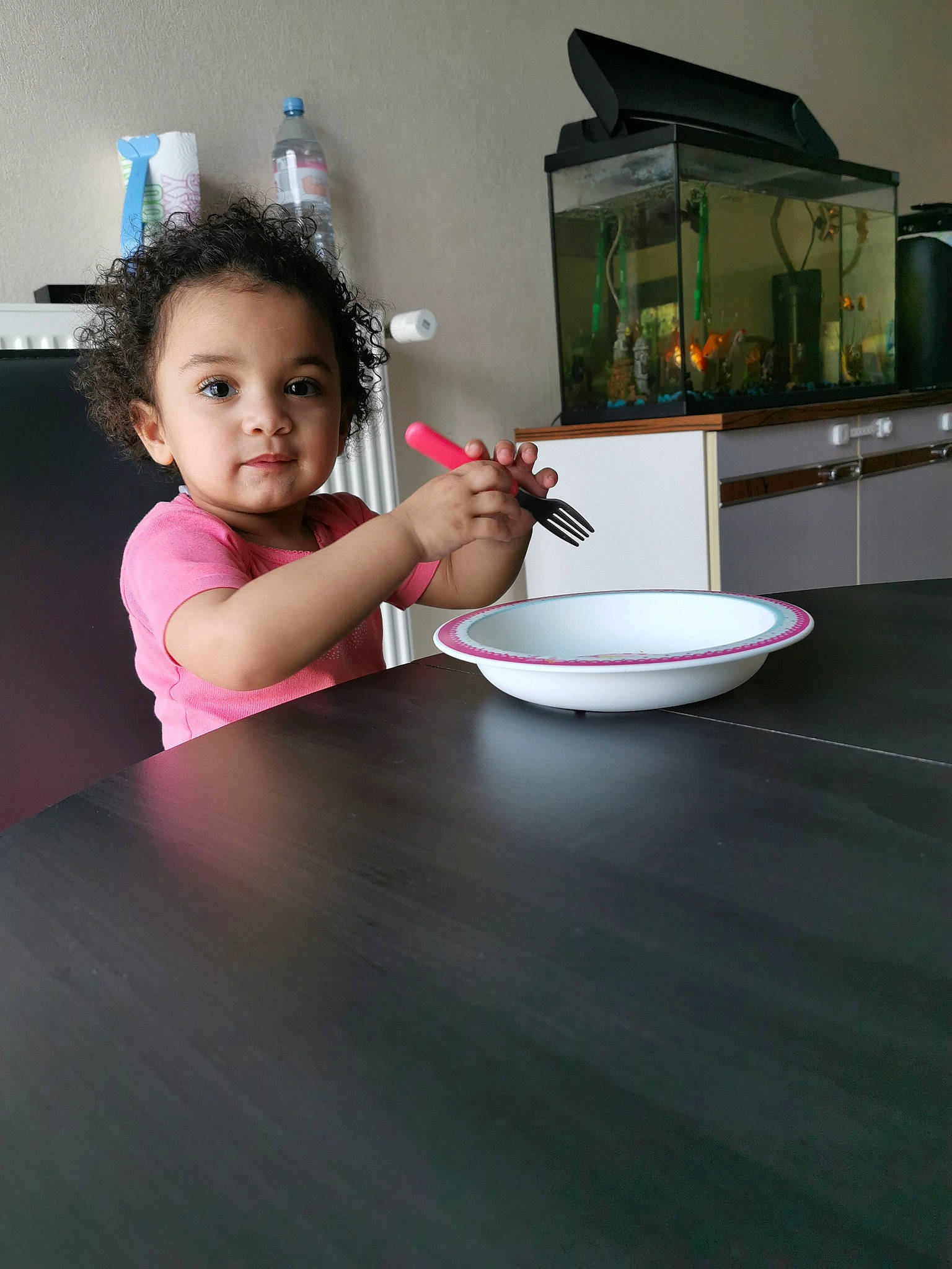 Shaynna a rejoint le concours — aidez-le/la à gagner de superbes lots ! baby, child, floor, flooring, hand, material_property, person, photography, pink, play, room, skin, table, toddler