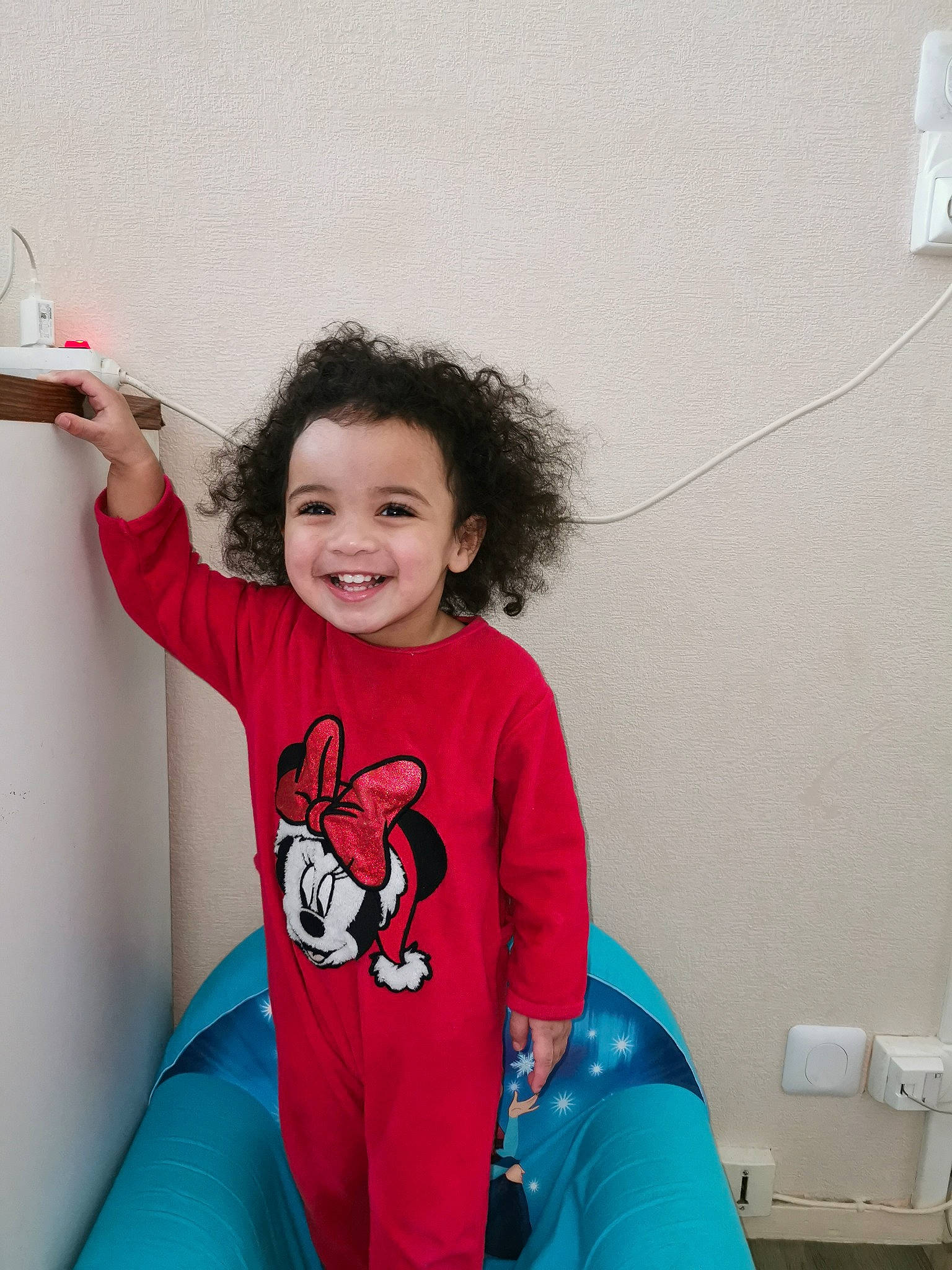 Shaynna a rejoint le concours — aidez-le/la à gagner de superbes lots ! child, ear, happy, human_body, joint, joy, neck, organ, people, person, play, shoulder, skin, smile, t_shirt, toddler, tooth, tooth_brushing, top