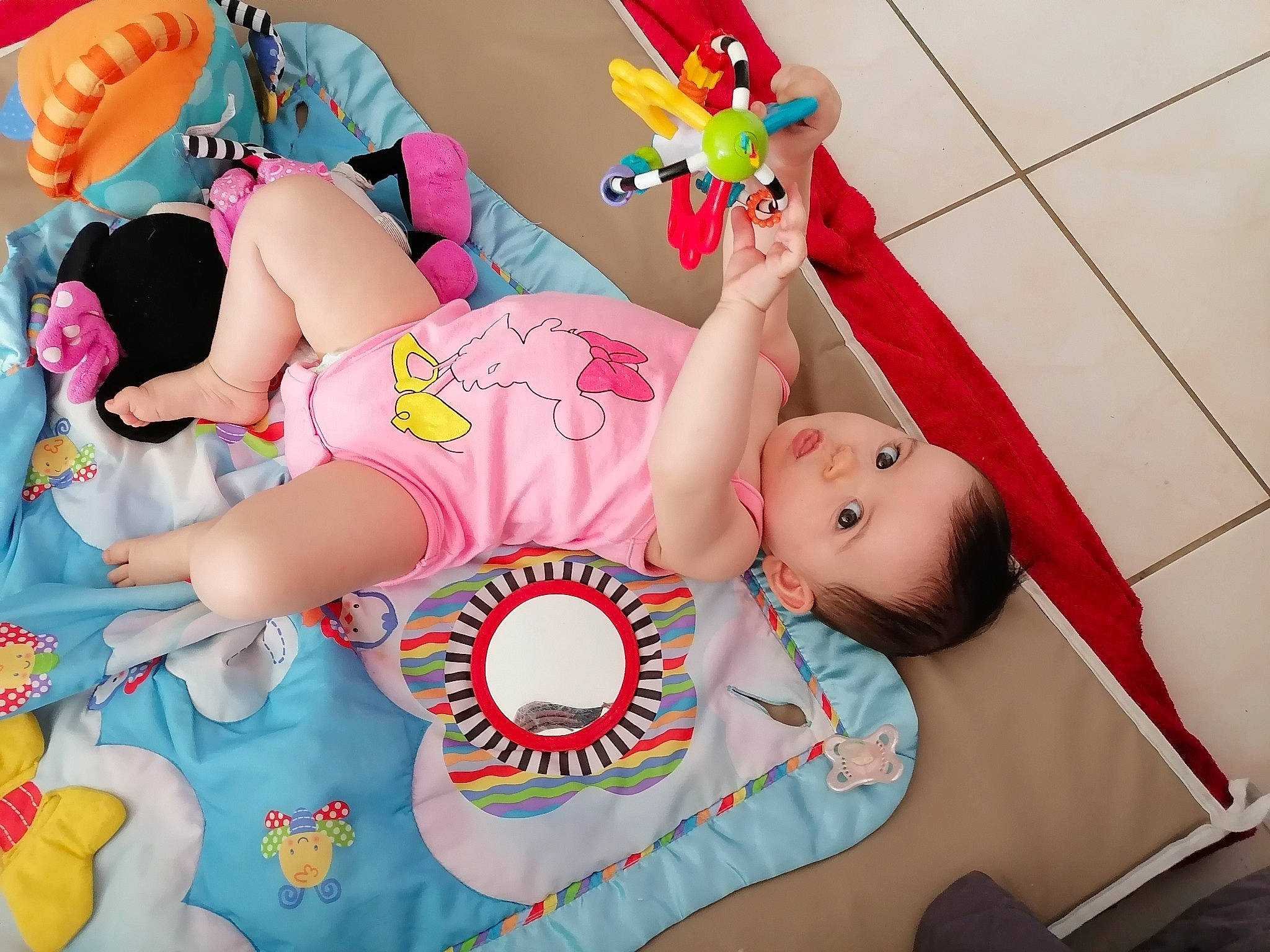 Louëna a rejoint le concours — aidez-le/la à gagner de superbes lots ! baby, baby_products, baby_toddler_clothing, baby_toys, child, linens, person, pink, play, playmat, product, room, textile, toddler, toy