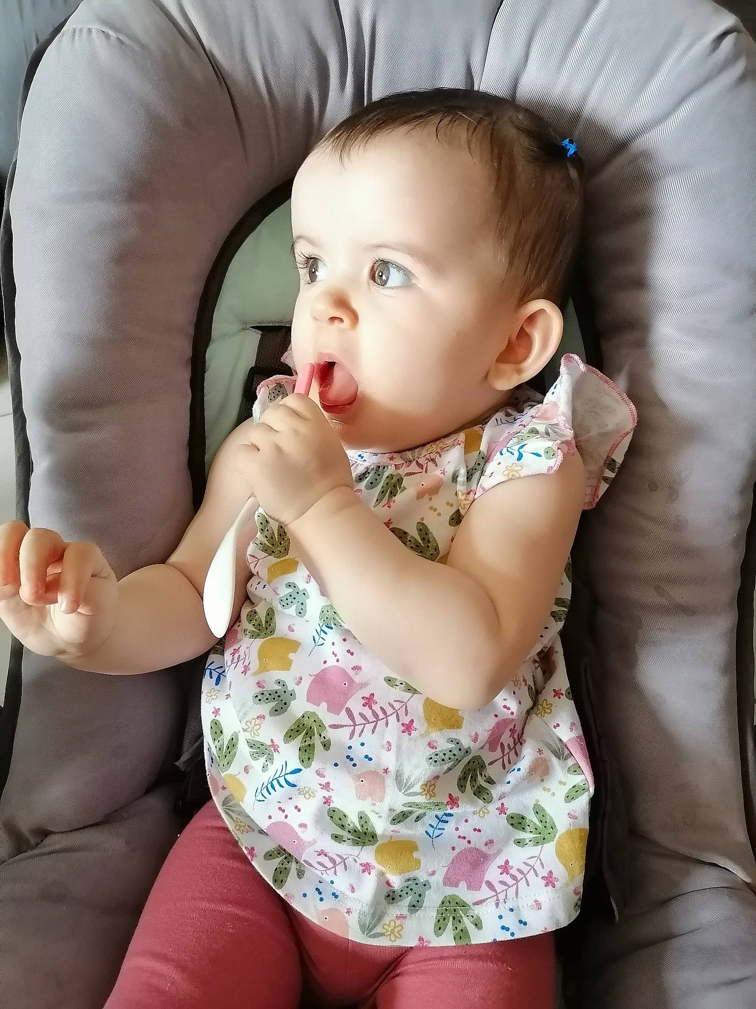 Louëna participe au concours pour gagner de l'argent avec cette photo : baby, cheek, child, finger, person, skin, toddler