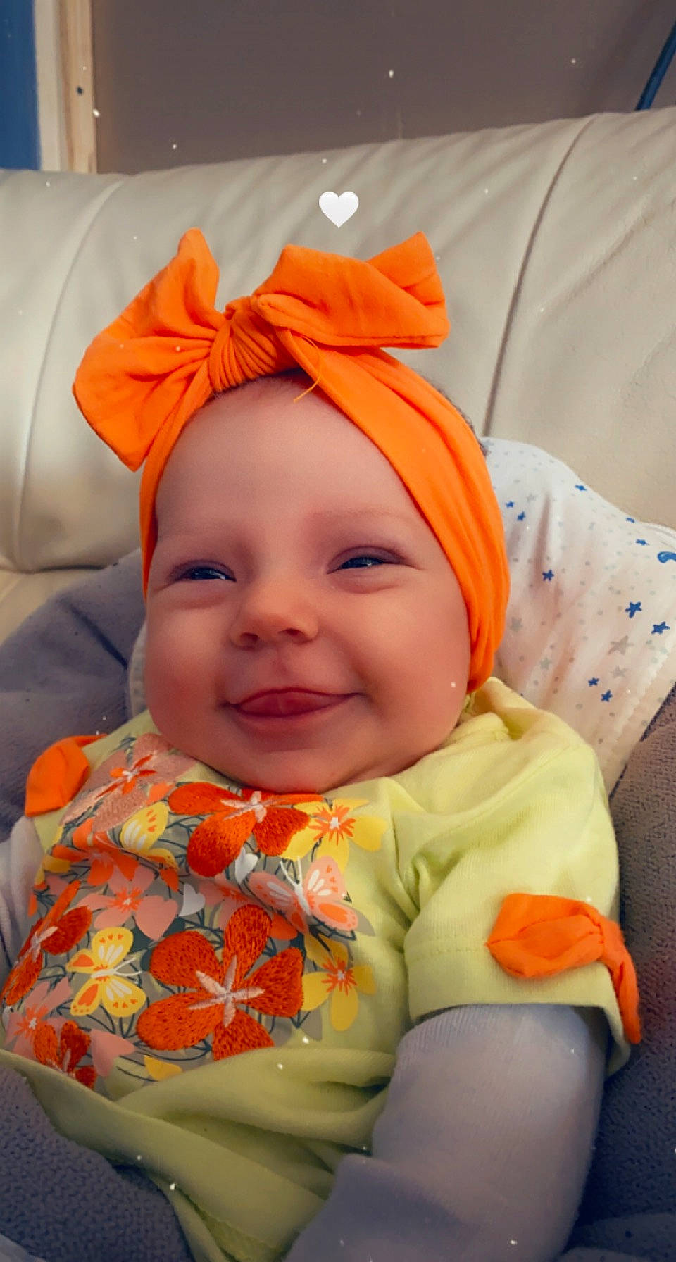 Malony participe au concours pour gagner de l'argent avec cette photo : baby, baby_toddler_clothing, cheek, child, comfort, eye, eyebrow, fun, happy, head, headwear, iris, joy, lip, nose, orange, person, product, skin, sleeve