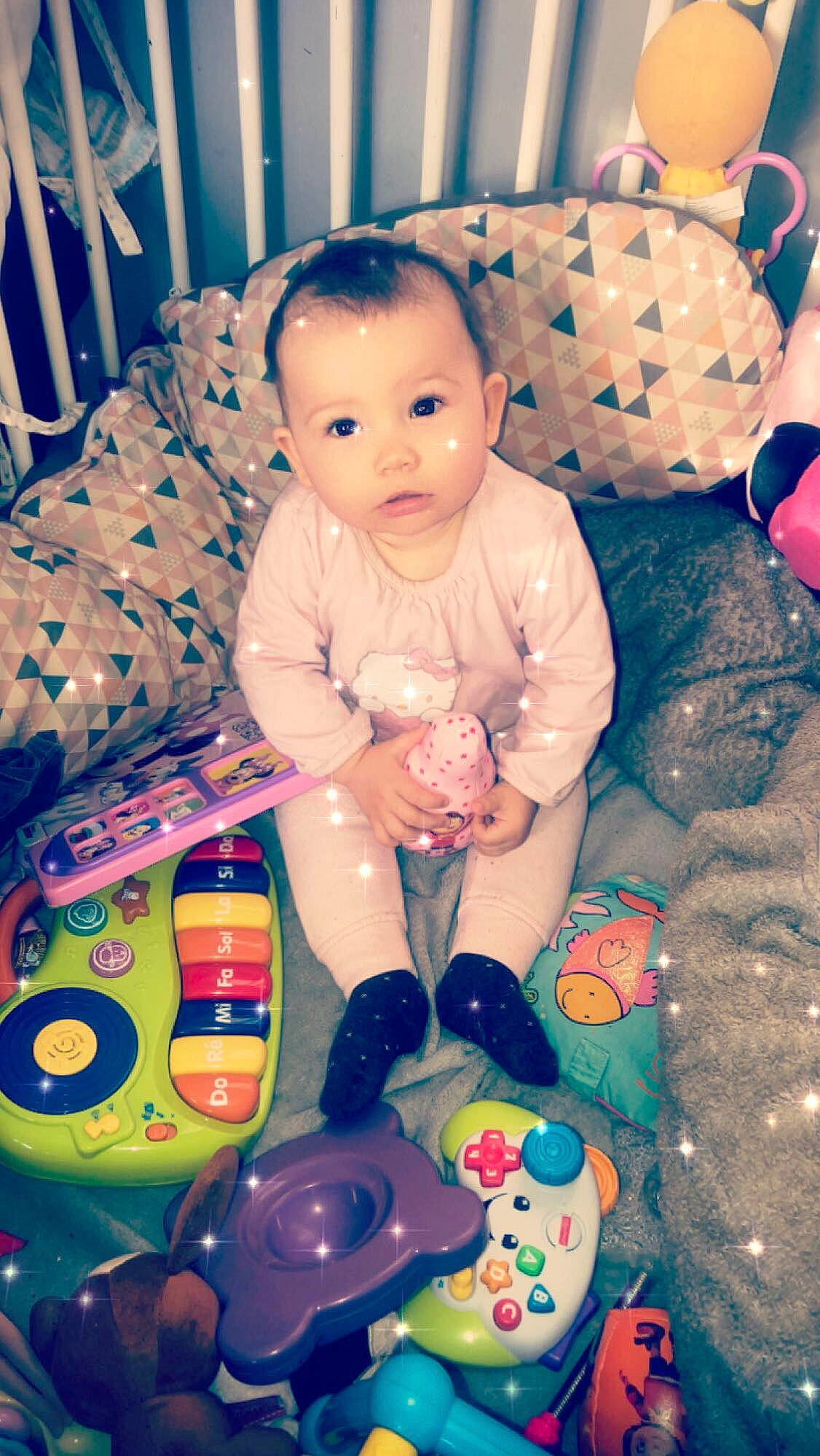 Hélèna participe au concours pour gagner de l'argent avec cette photo : birthday, boy, child, day, eye, facial_expression, fun, girl, happiness, infant, person, play, product, sitting, skin, smile, sweetness, toddler, toy