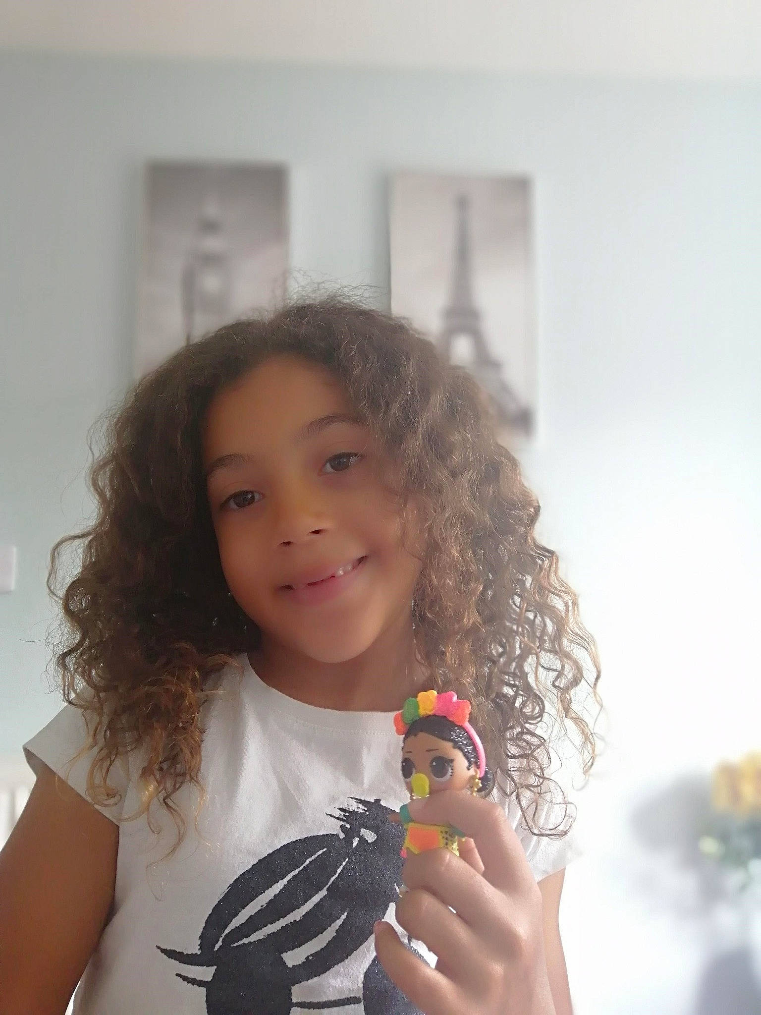 Emelia is registered to the contest to win money with this photo: bracelet, finger, hairstyle, jheri_curl, joy, nail, person, ringlet