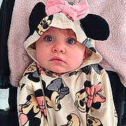 Jade participe au concours pour gagner de l'argent avec cette photo : toddler, child, hoodie, minnie_mouse, pink_bow, blue_eyes, cute, baby, soft_blanket, portrait, clothing, face, person, sitting, indoor, closeup, expression, young_child, cartoon_print, warm_clothing