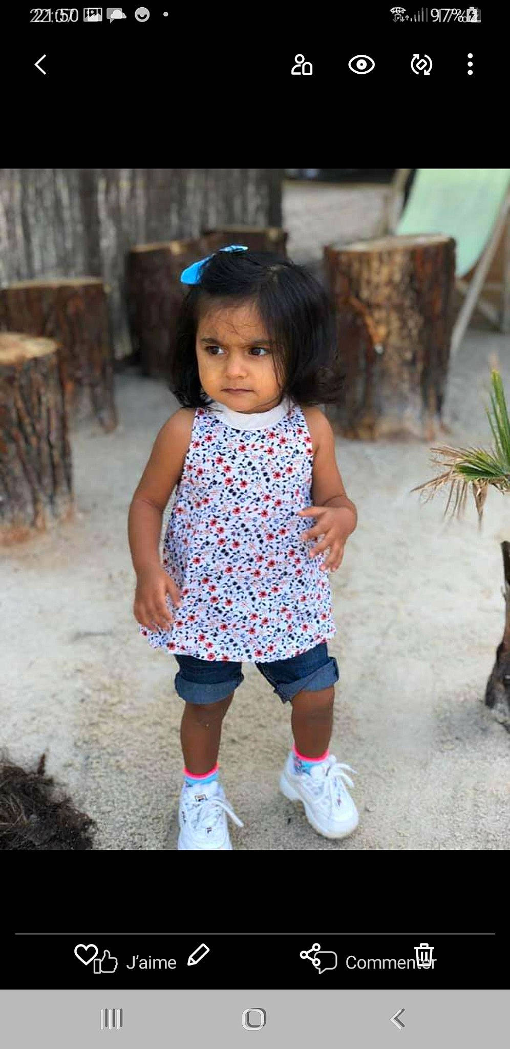 Tahicyana a rejoint le concours — aidez-le/la à gagner de superbes lots ! baby_toddler_clothing, beauty, child, dress, face, flowerpot, fun, grass, hair, happy, human_leg, leisure, magenta, pattern, person, plant, shoulder, skin, sleeve, standing
