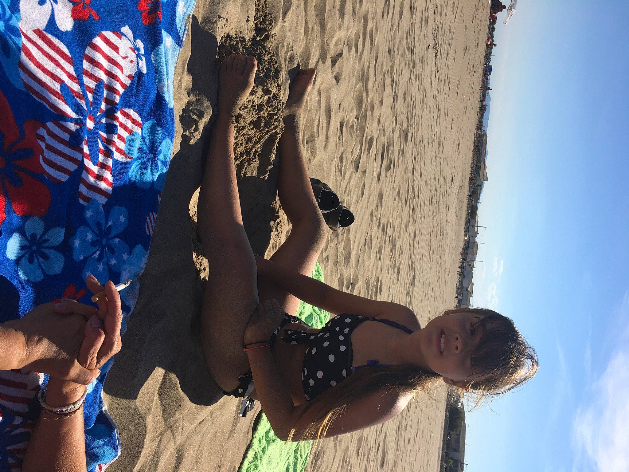 Cloe participe au concours pour gagner de l'argent avec cette photo : azure, beach, beauty, blue, elbow, flag, fun, happy, human, leisure, people_in_nature, people_on_beach, person, sand, sky, summer, thigh, travel, tree, water