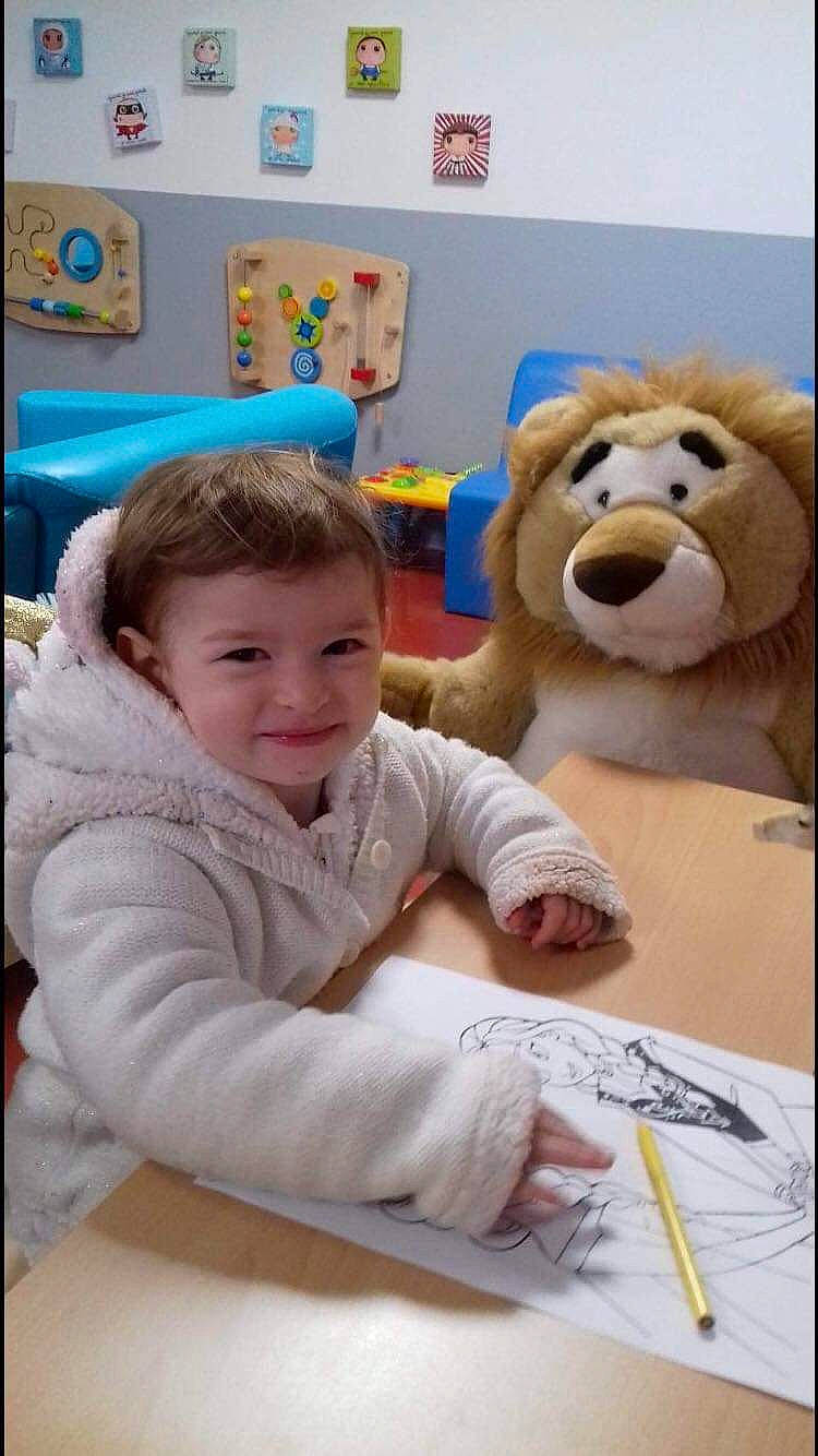 Klara participe au concours pour gagner de l'argent avec cette photo : baby, child, joy, person, play, smile, toddler