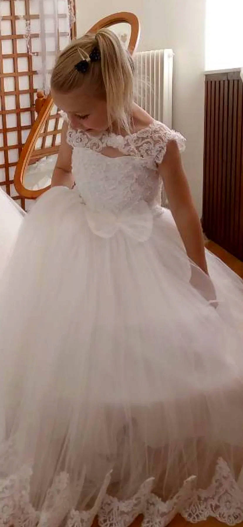 Jade participe au concours pour gagner de l'argent avec cette photo : arm, bridal_clothing, bridal_party_dress, clothing, dress, embellishment, flash_photography, gown, hair, happy, human_body, joint, neck, one_piece_garment, person, shoulder, skin, sleeve, waist, wedding_dress