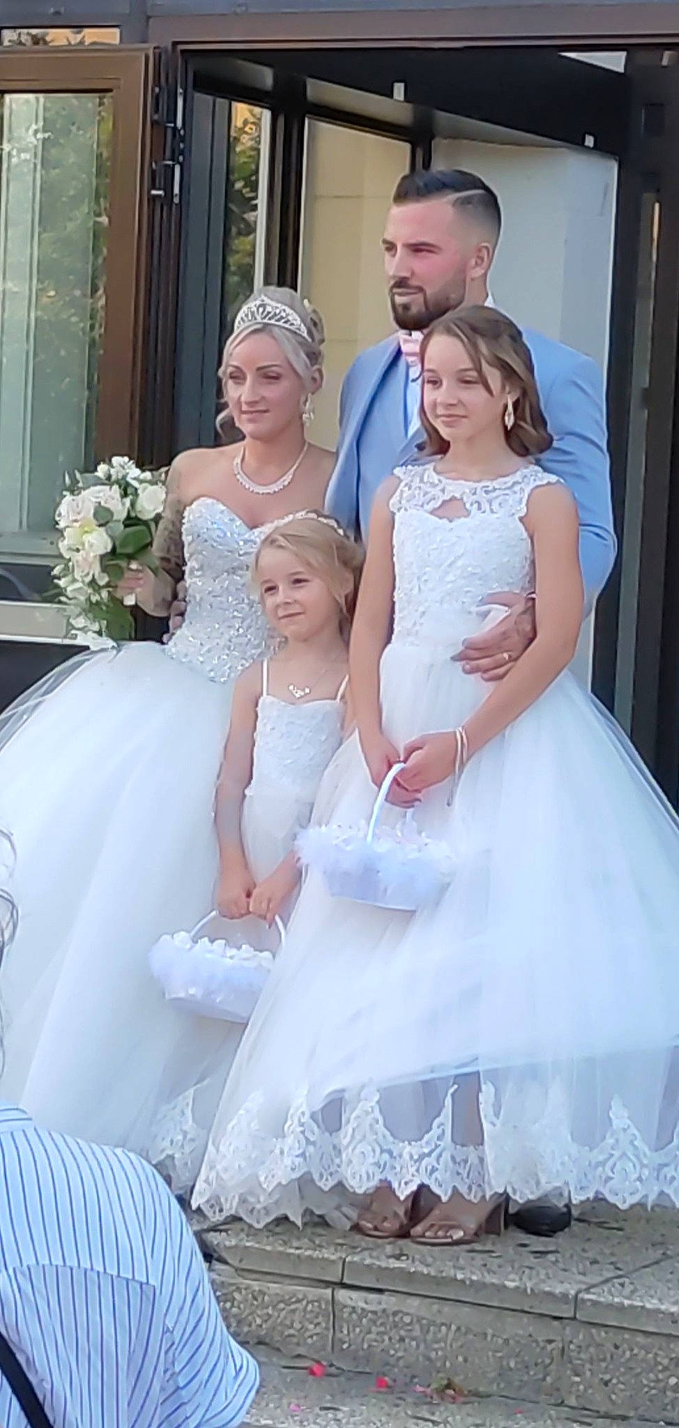 Jade a rejoint le concours — aidez-le/la à gagner de superbes lots ! bridal_clothing, bridal_party_dress, bridal_veil, bride, dress, embellishment, facial_expression, fashion, gown, hair, hairstyle, happy, headwear, joy, one_piece_garment, person, photograph, shoulder, smile, textile