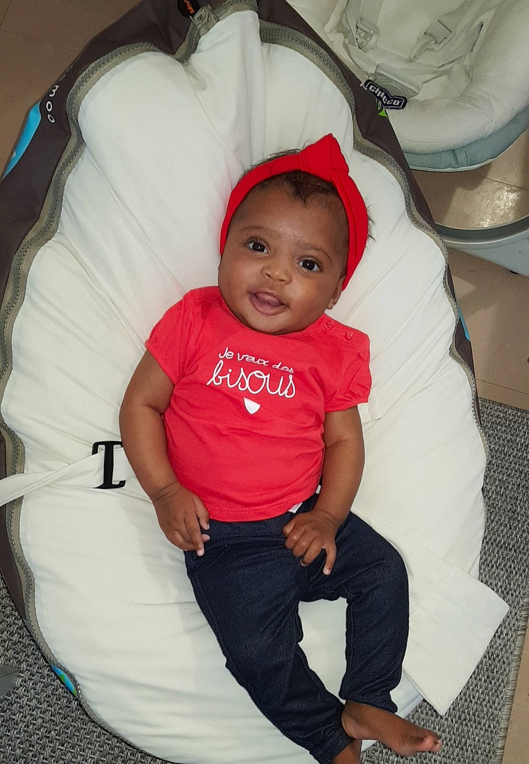 Kayna a rejoint le concours — aidez-le/la à gagner de superbes lots ! baby, child, fun, person, product, skin, smile, toddler, trunk, vacation, white