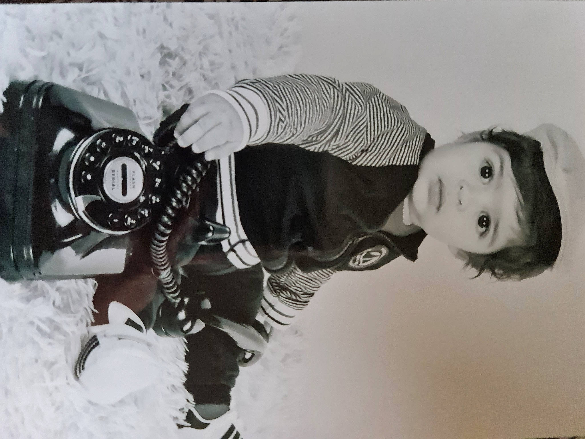 Marouane a rejoint le concours — aidez-le/la à gagner de superbes lots ! automotive_tire, baby, black_and_white, fashion_accessory, flash_photography, fun, gesture, glove, happy, headgear, monochrome, monochrome_photography, person, personal_protective_equipment, sleeve, sports_gear, style, toddler, vintage_clothing, winter